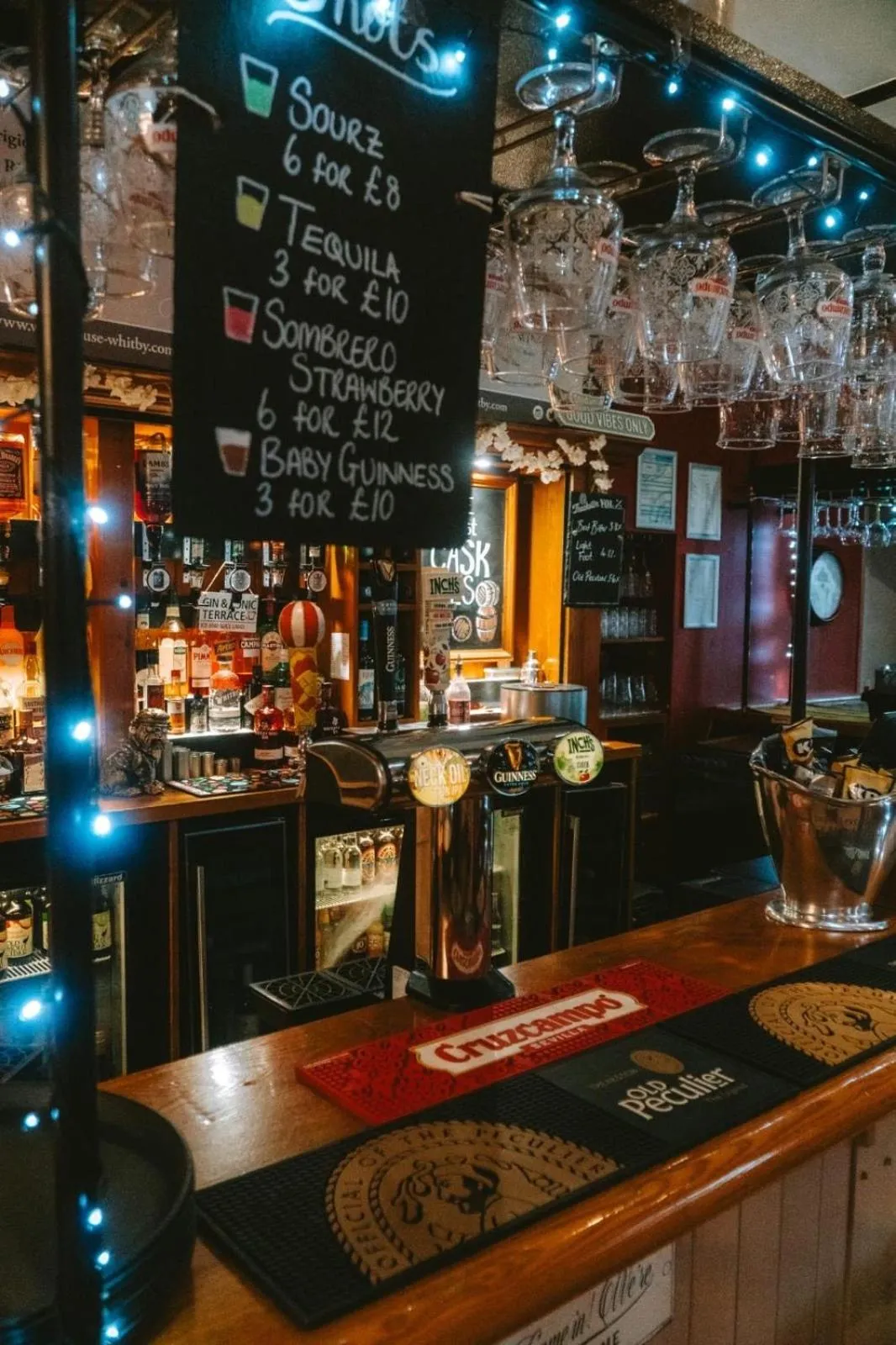 Lounge or bar in The White House Inn - Whitby