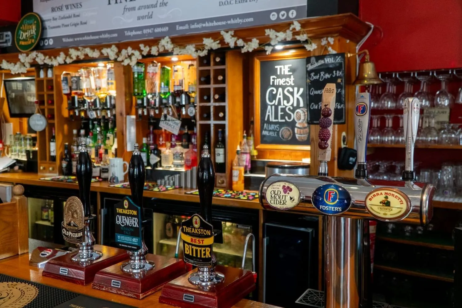 Lounge or bar in The White House Inn - Whitby