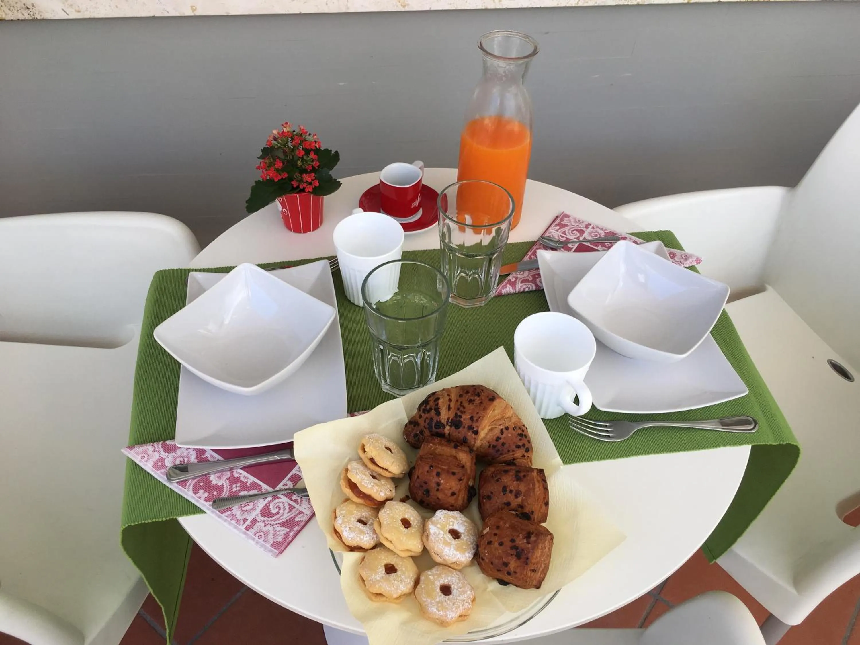 Breakfast in City Garden Guest House