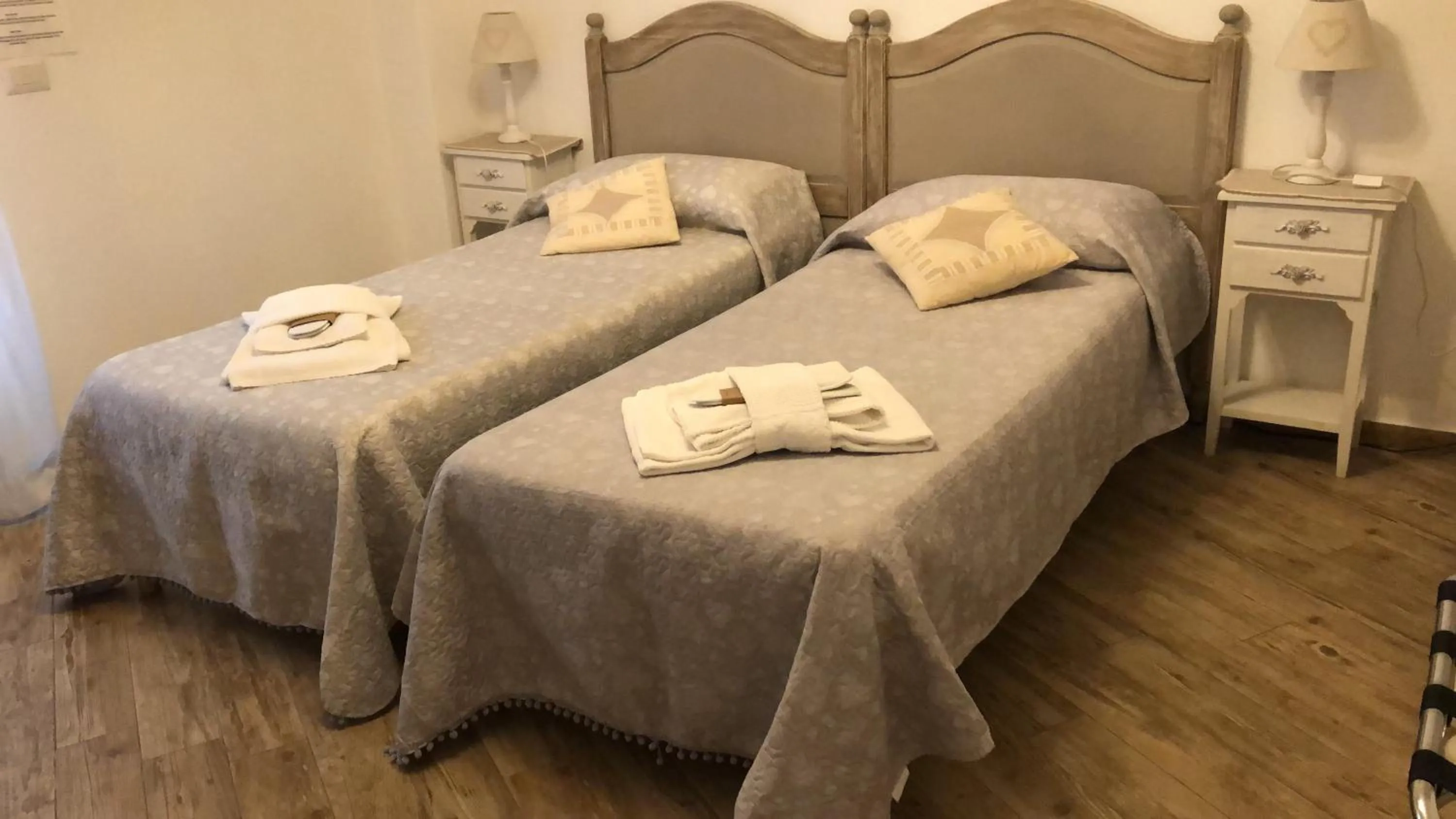 Coffee/tea facilities, Bed in City Garden Guest House