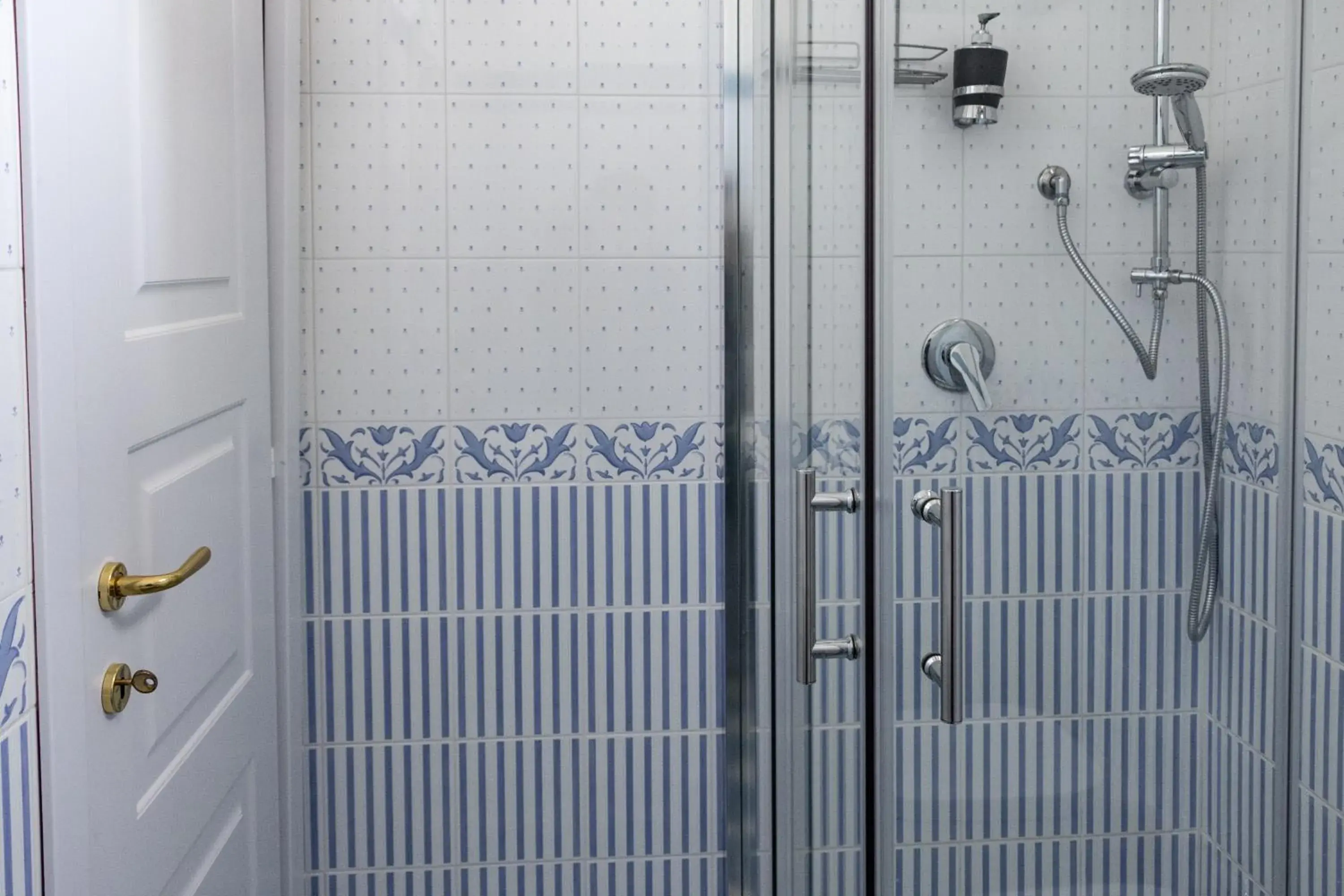 Twin Room with Extra Bed in City Garden Guest House Twin Room with Extra Bed in City Garden Guest House