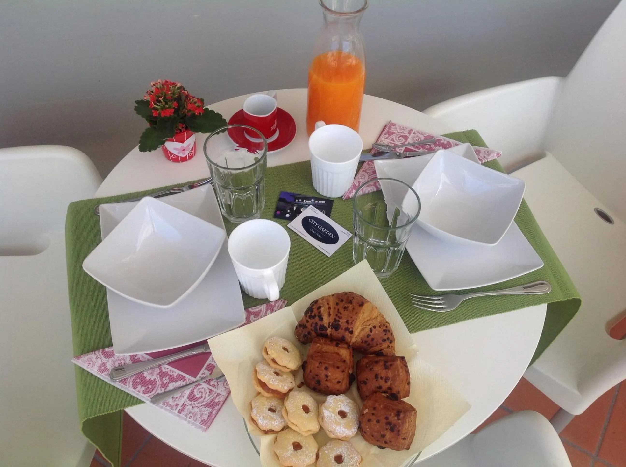 Breakfast in City Garden Guest House