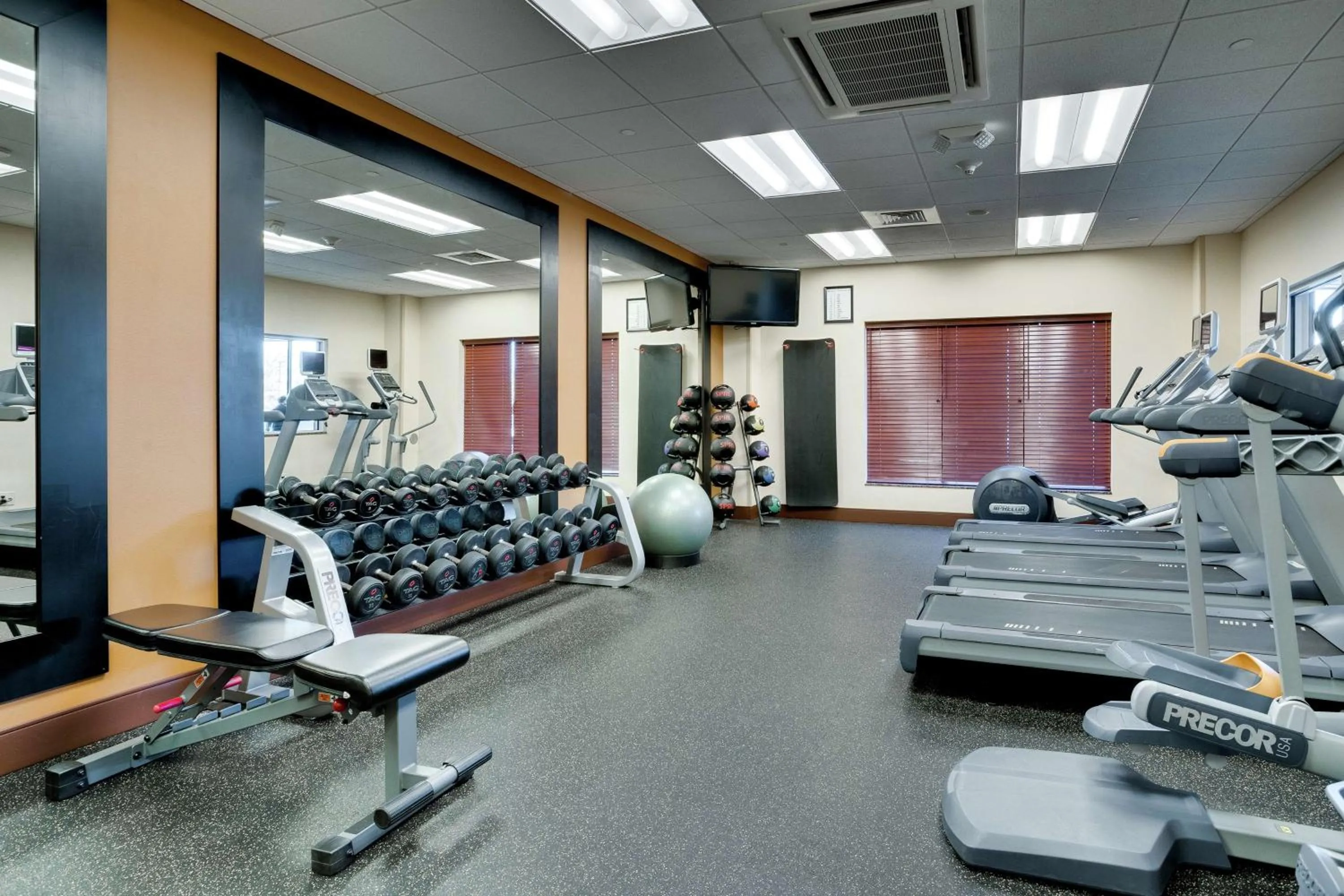 Fitness centre/facilities in Hilton Garden Inn Milwaukee Airport