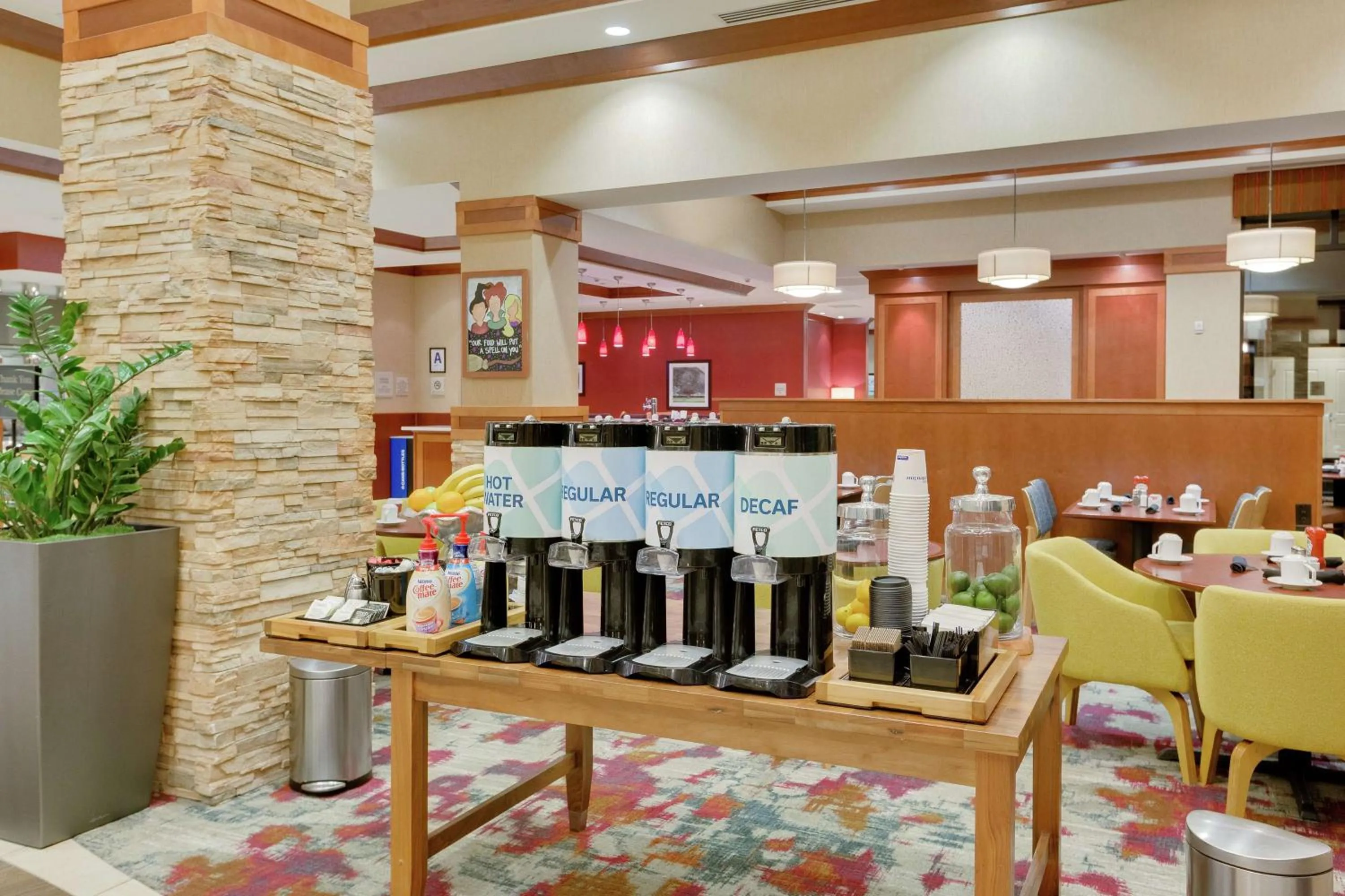 Lobby or reception in Hilton Garden Inn Milwaukee Airport