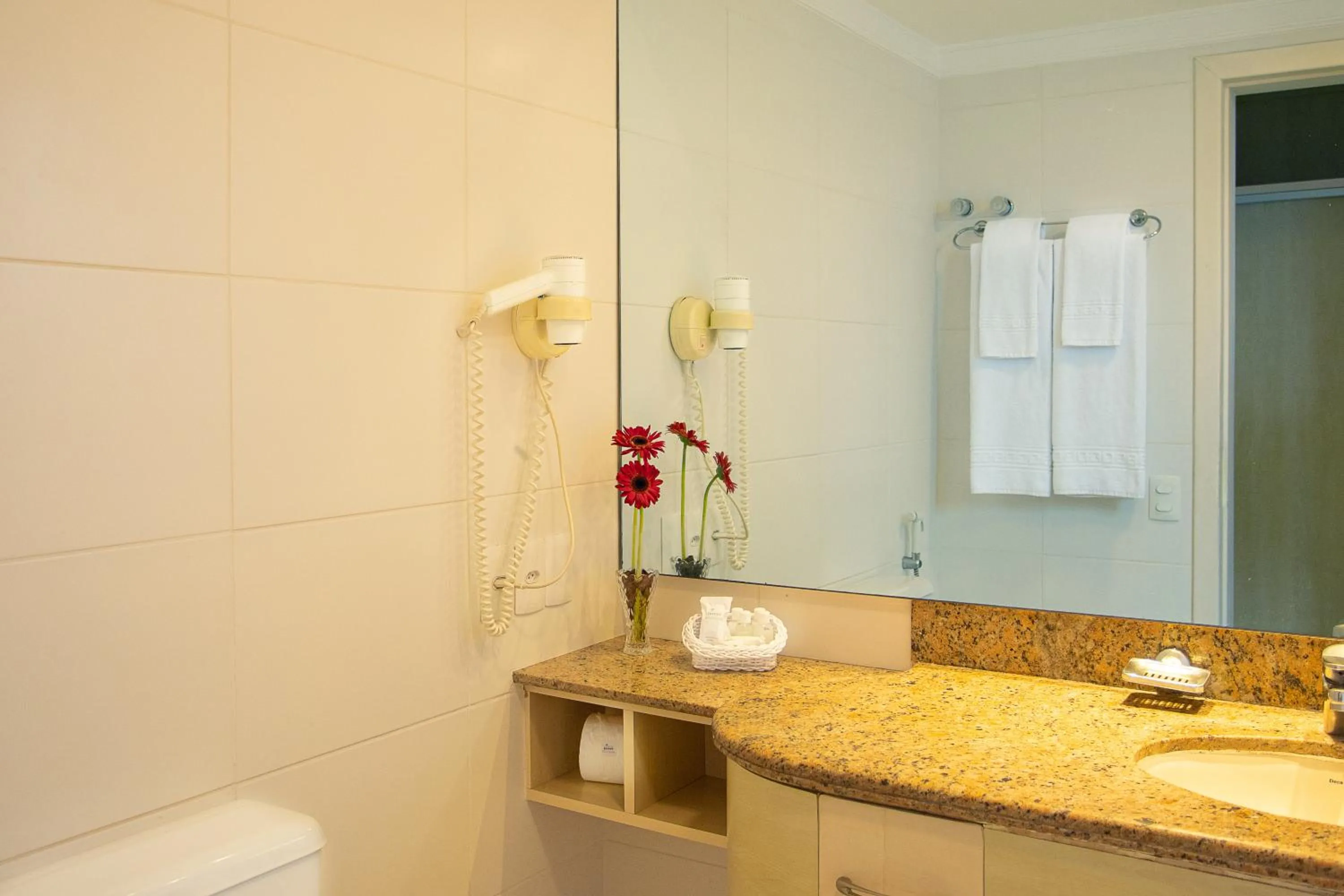 Bathroom in Hotel Jurerê Beach Village - OFICIAL