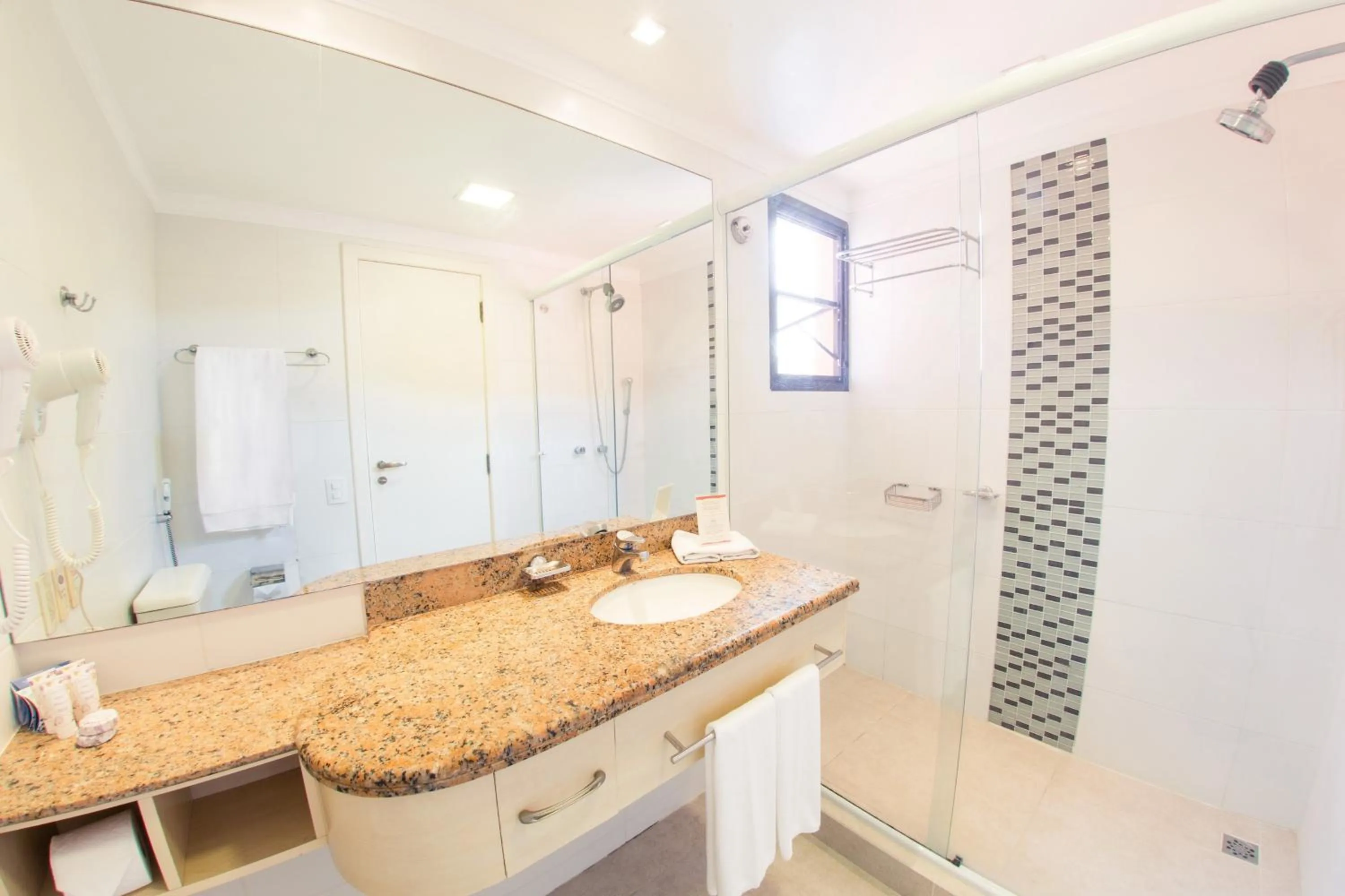 Shower in Hotel Jurerê Beach Village - OFICIAL