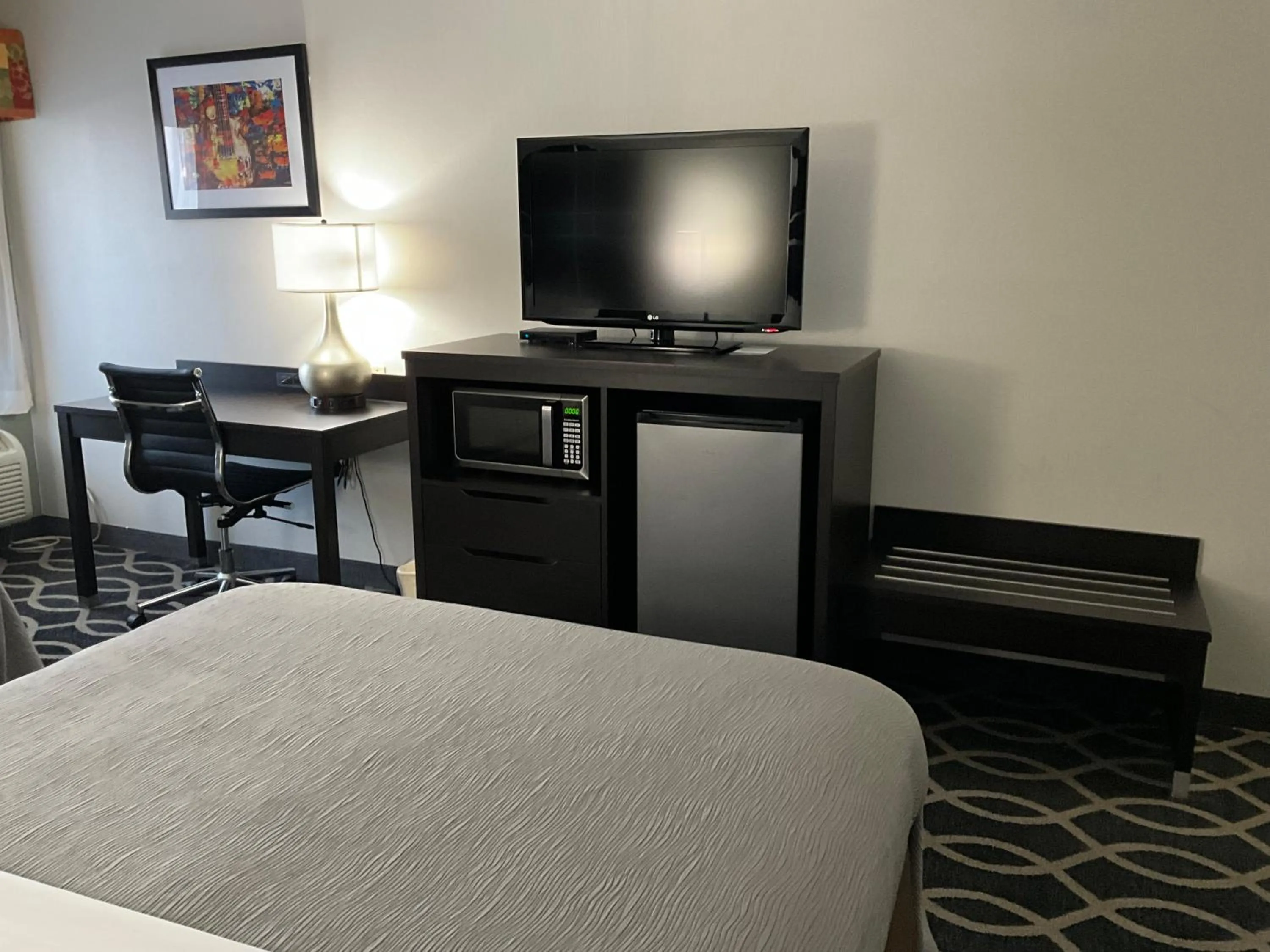 TV and multimedia, Bed in Quality Inn Jacksonville near Little Rock Air Force Base