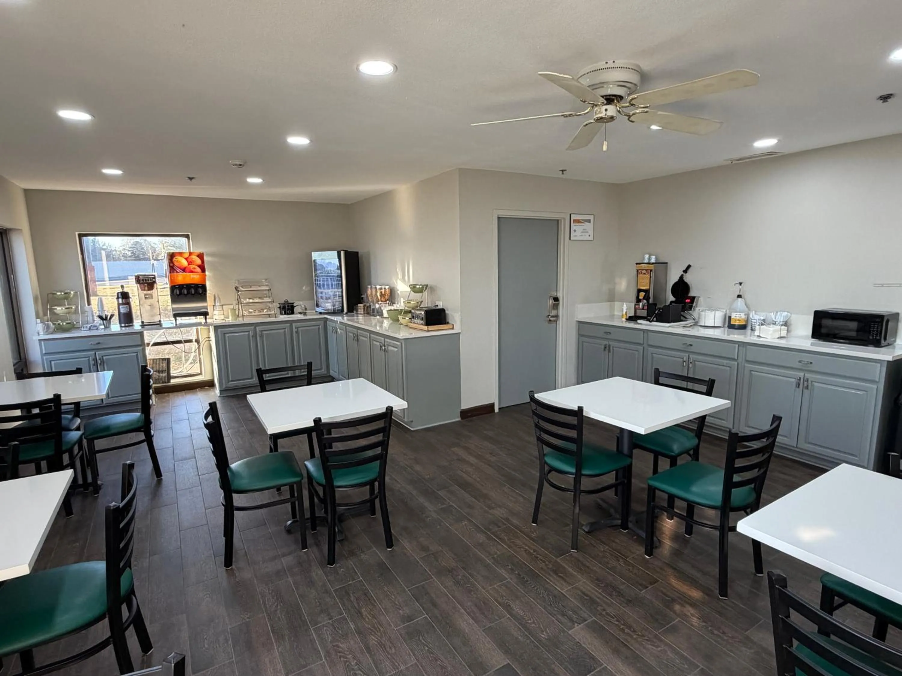 Buffet breakfast in Quality Inn Jacksonville near Little Rock Air Force Base