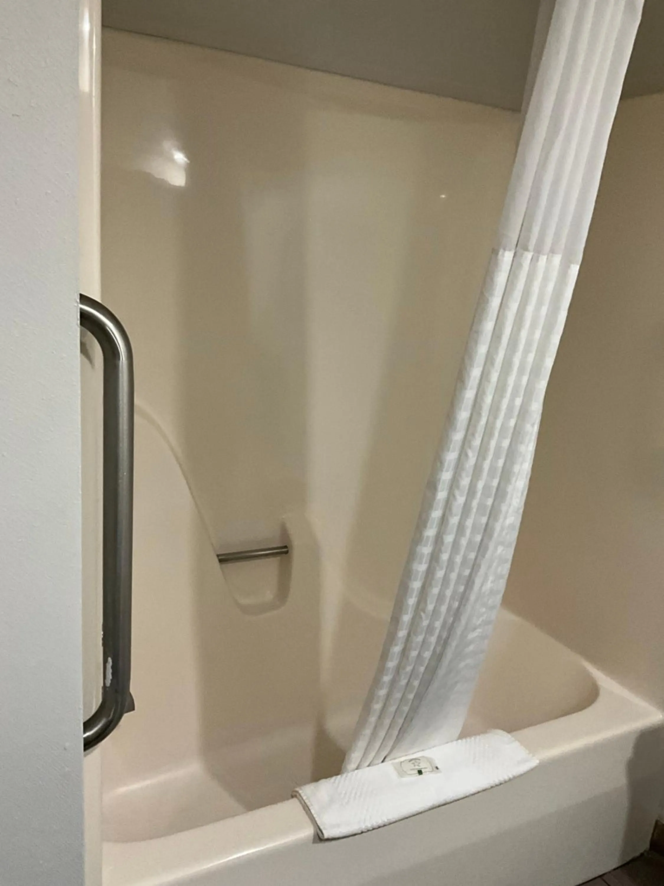 Bathroom in Quality Inn Jacksonville near Little Rock Air Force Base