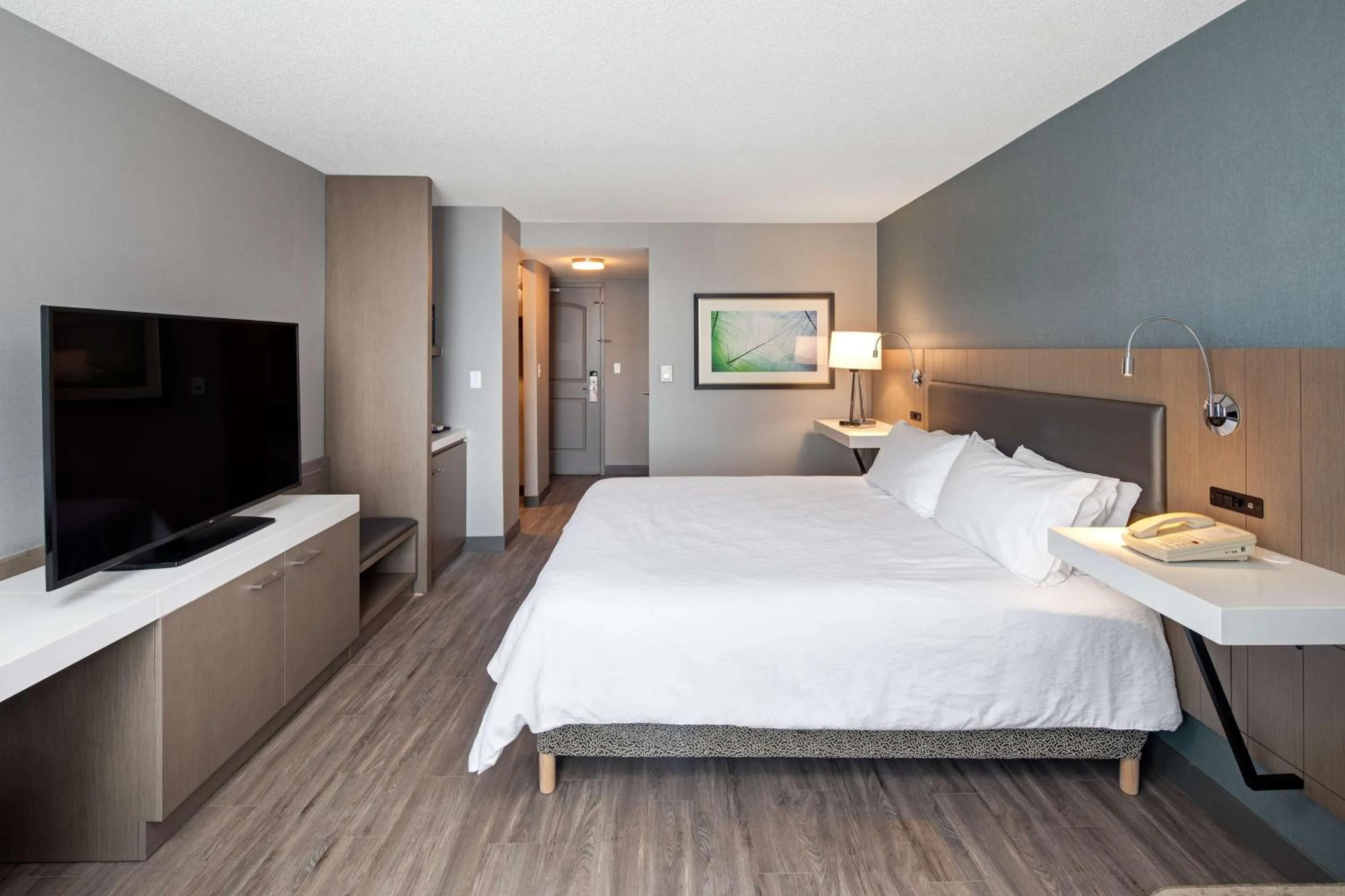 Bed in Hilton Garden Inn Halifax Airport