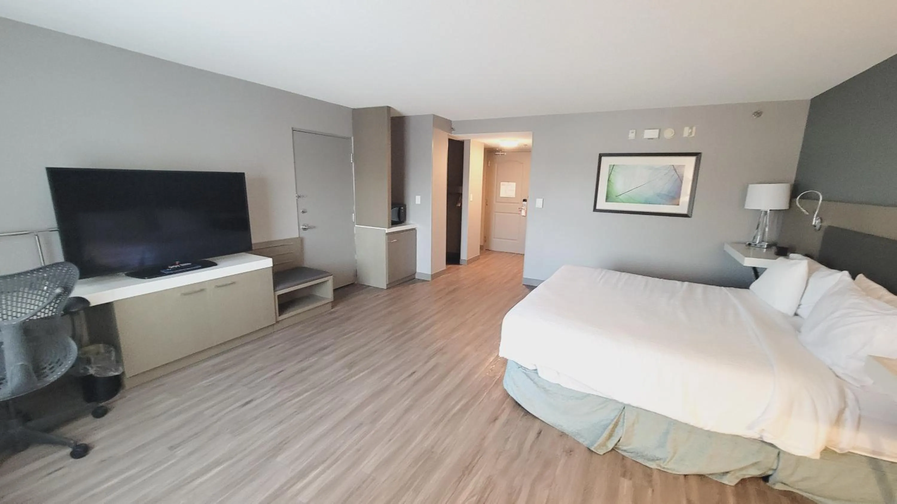 Bed in Hilton Garden Inn Halifax Airport