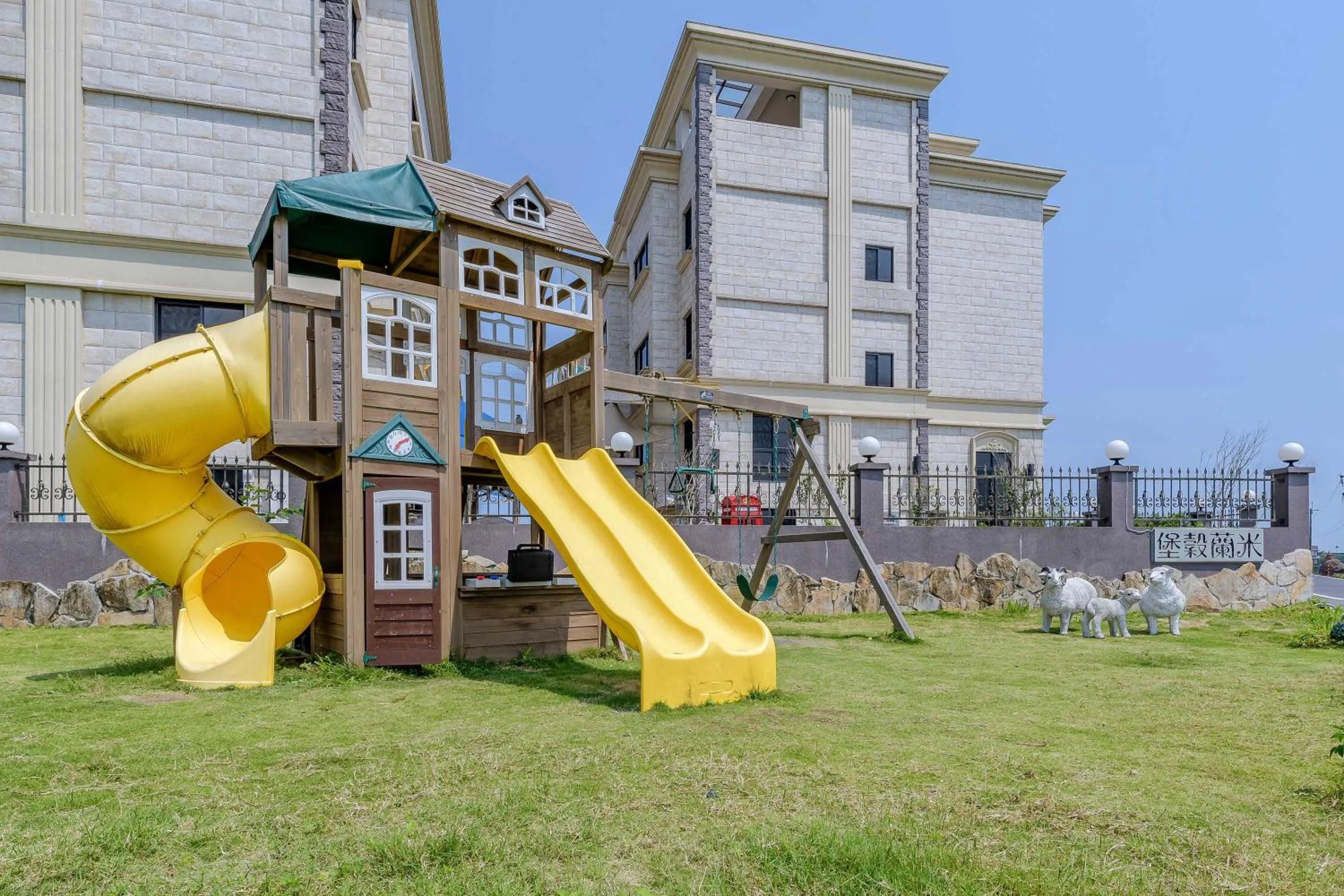 Facade/entrance in Milan Yilan