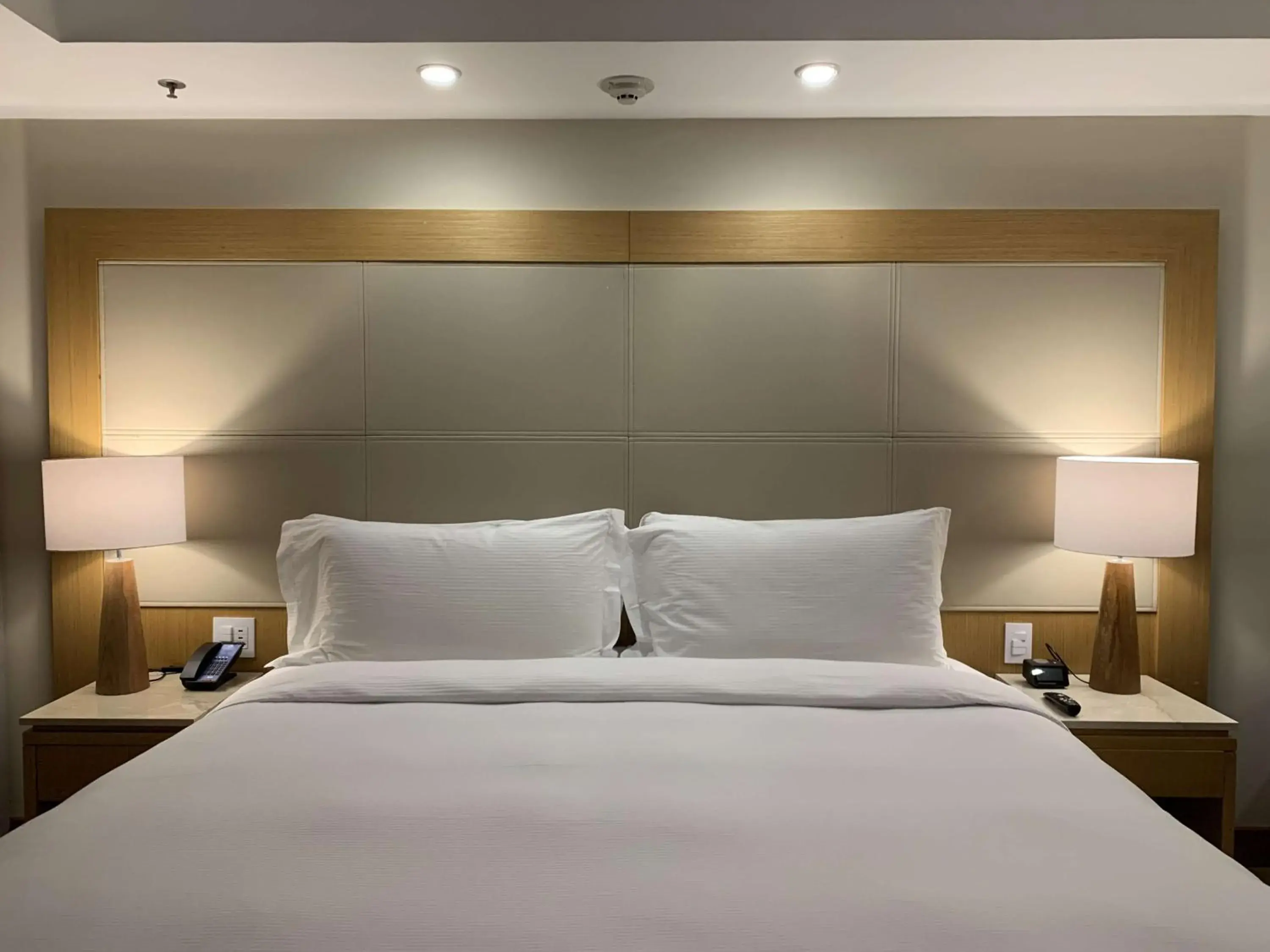 Executive King Room with Ocean View in Hilton Copacabana Rio de Janeiro Executive King Room with Ocean View in Hilton Copacabana Rio de Janeiro