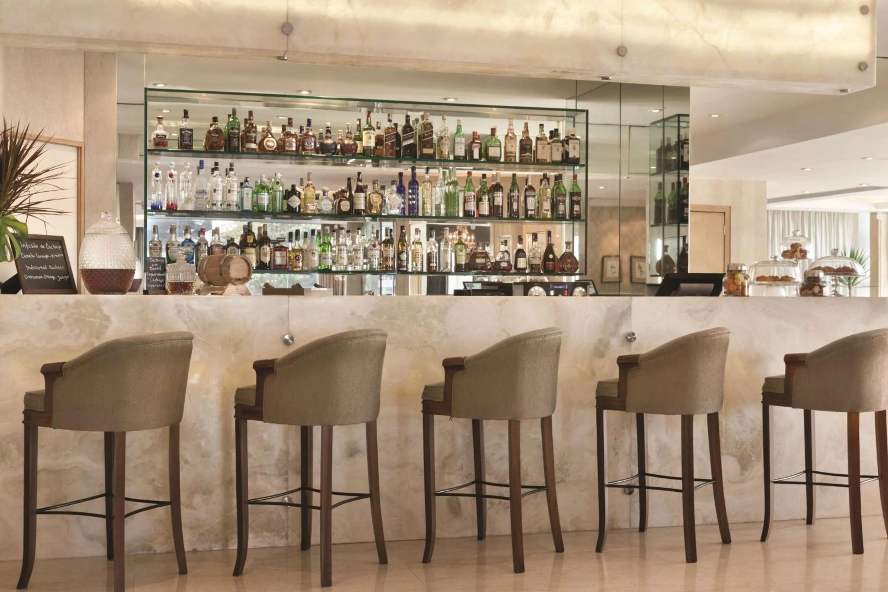 Lounge or bar in Hilton Copacabana Rio de Janeiro