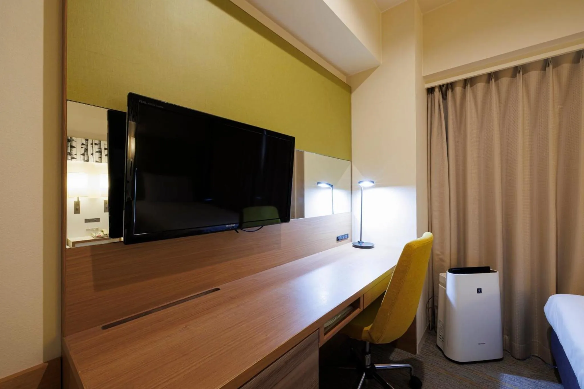 Photo of the whole room in ANA Holiday Inn Sapporo Susukino by IHG