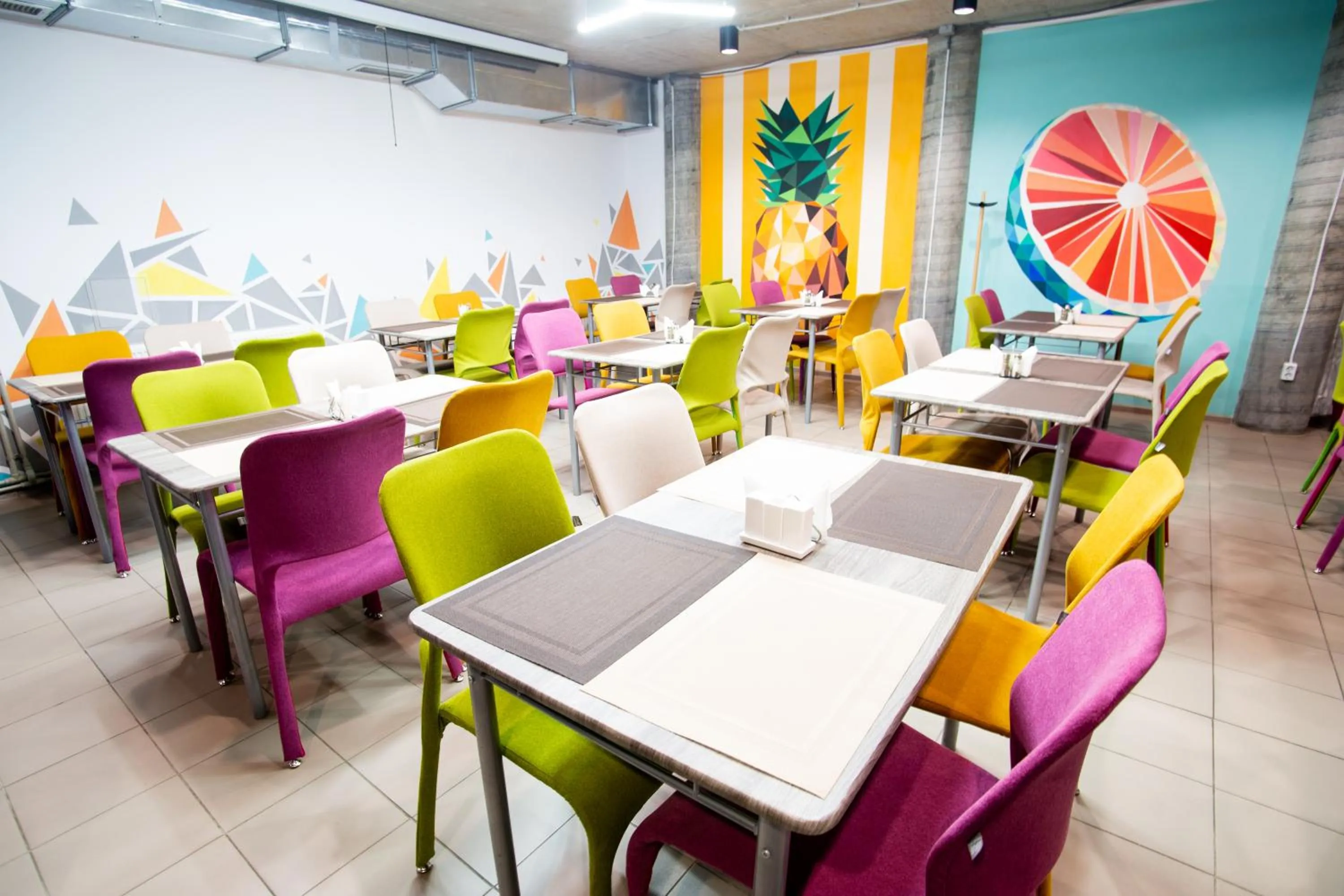 Restaurant/places to eat in Jam Hotel Hnatyuka