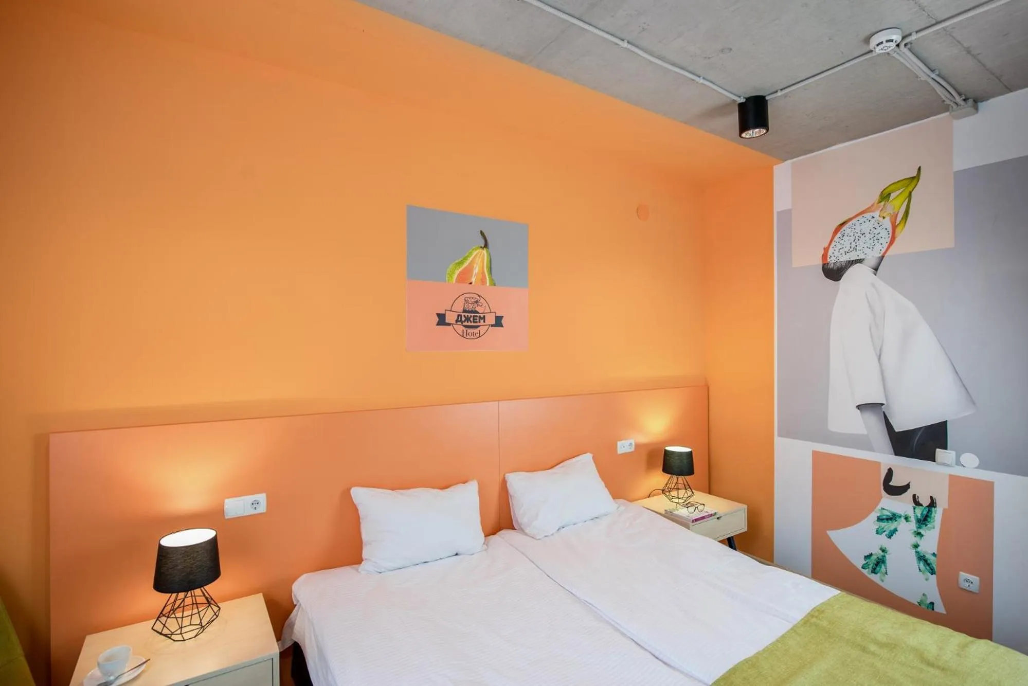 Photo of the whole room, Bed in Jam Hotel Hnatyuka