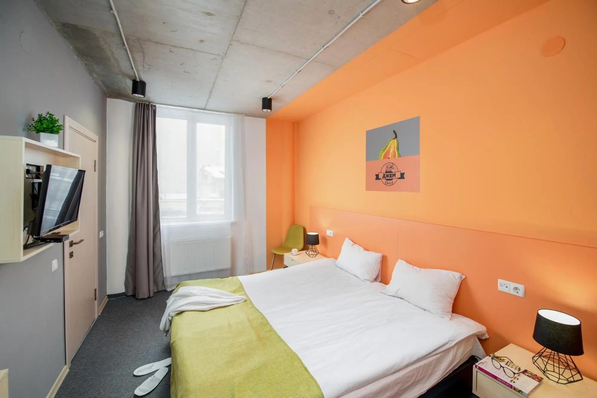 Photo of the whole room, Bed in Jam Hotel Hnatyuka