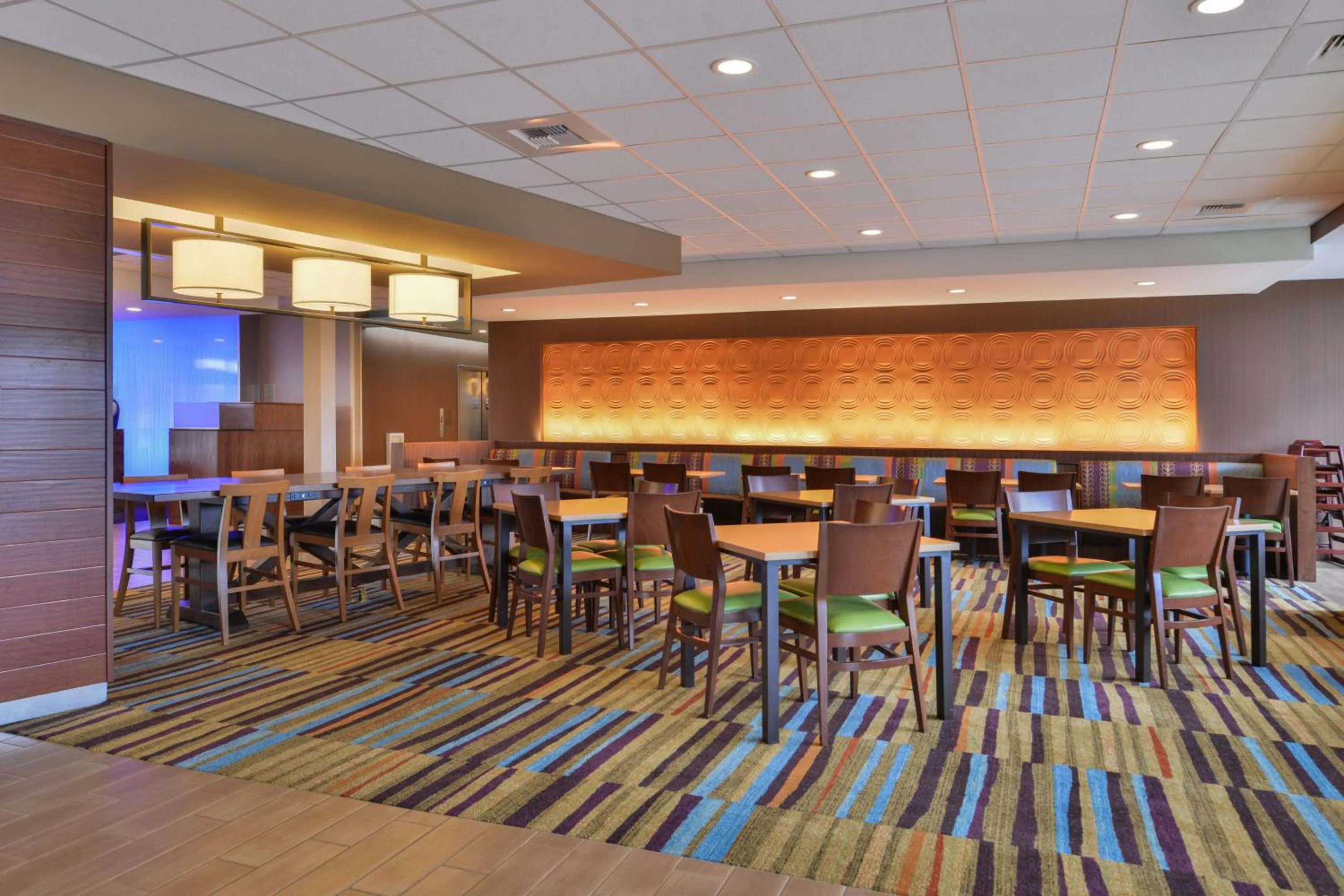 Breakfast in Fairfield Inn & Suites by Marriott Eugene East/Springfield