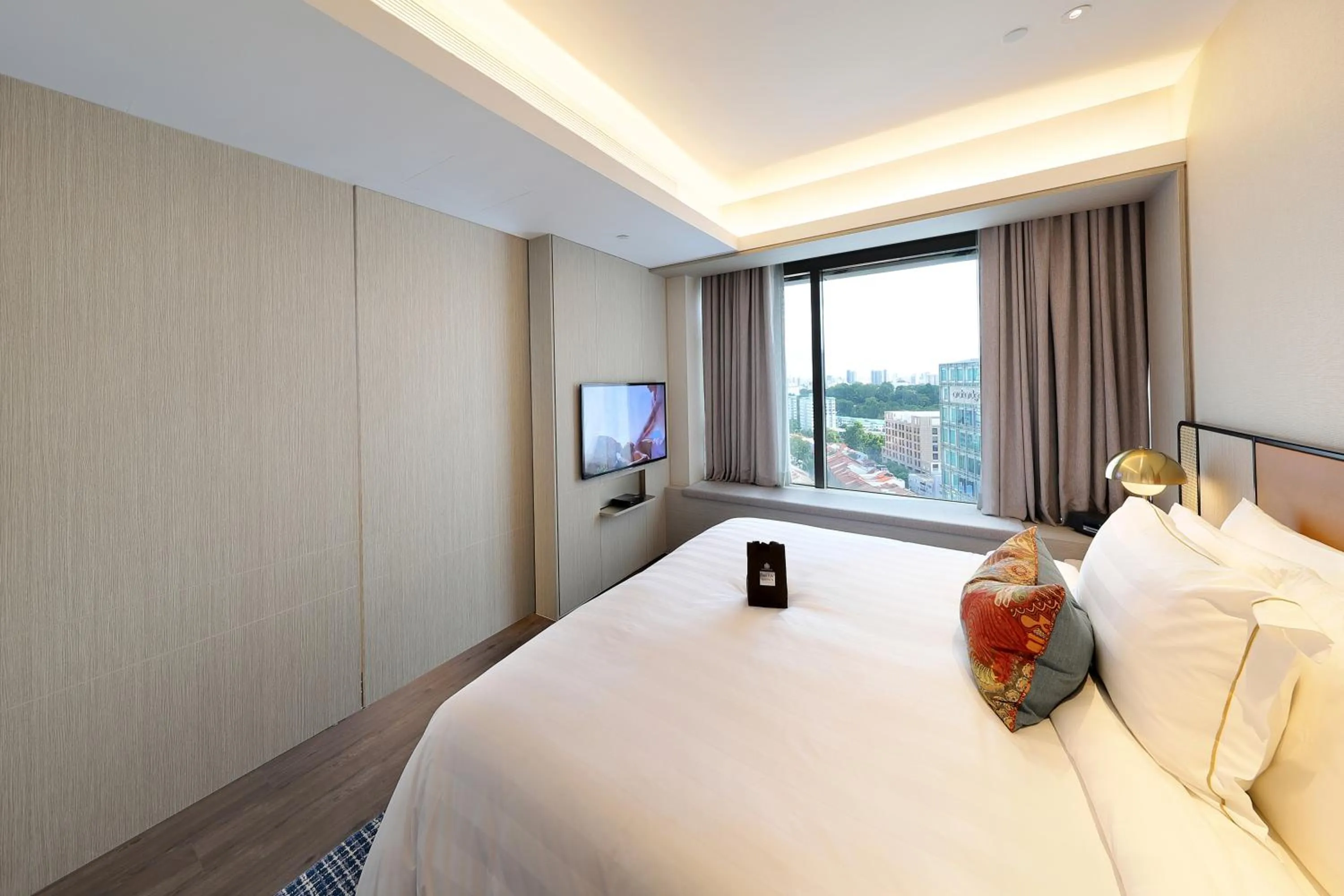 Photo of the whole room, Bed in Pan Pacific Serviced Suites Orchard, Singapore