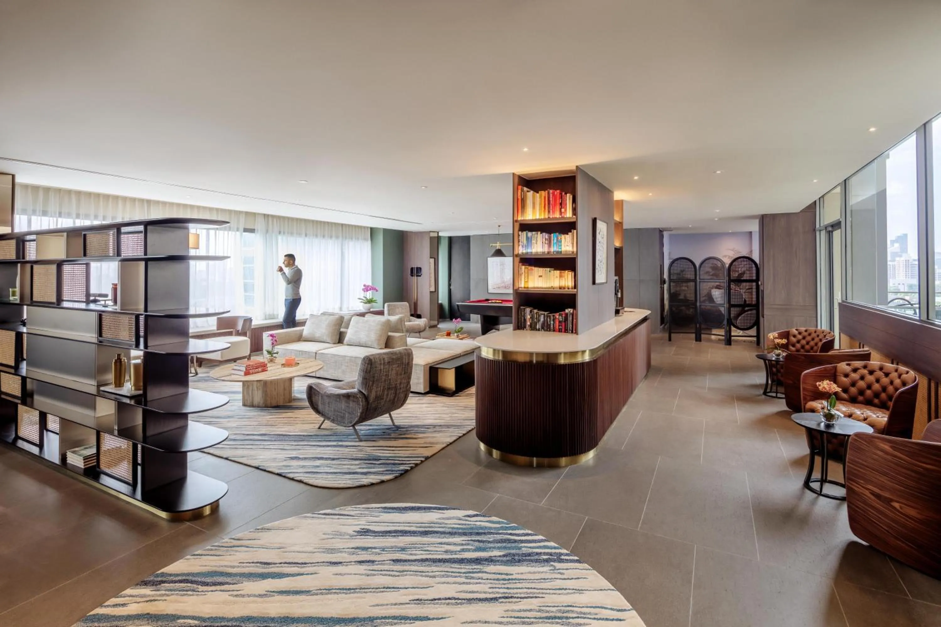 Communal lounge/ TV room in Pan Pacific Serviced Suites Orchard, Singapore