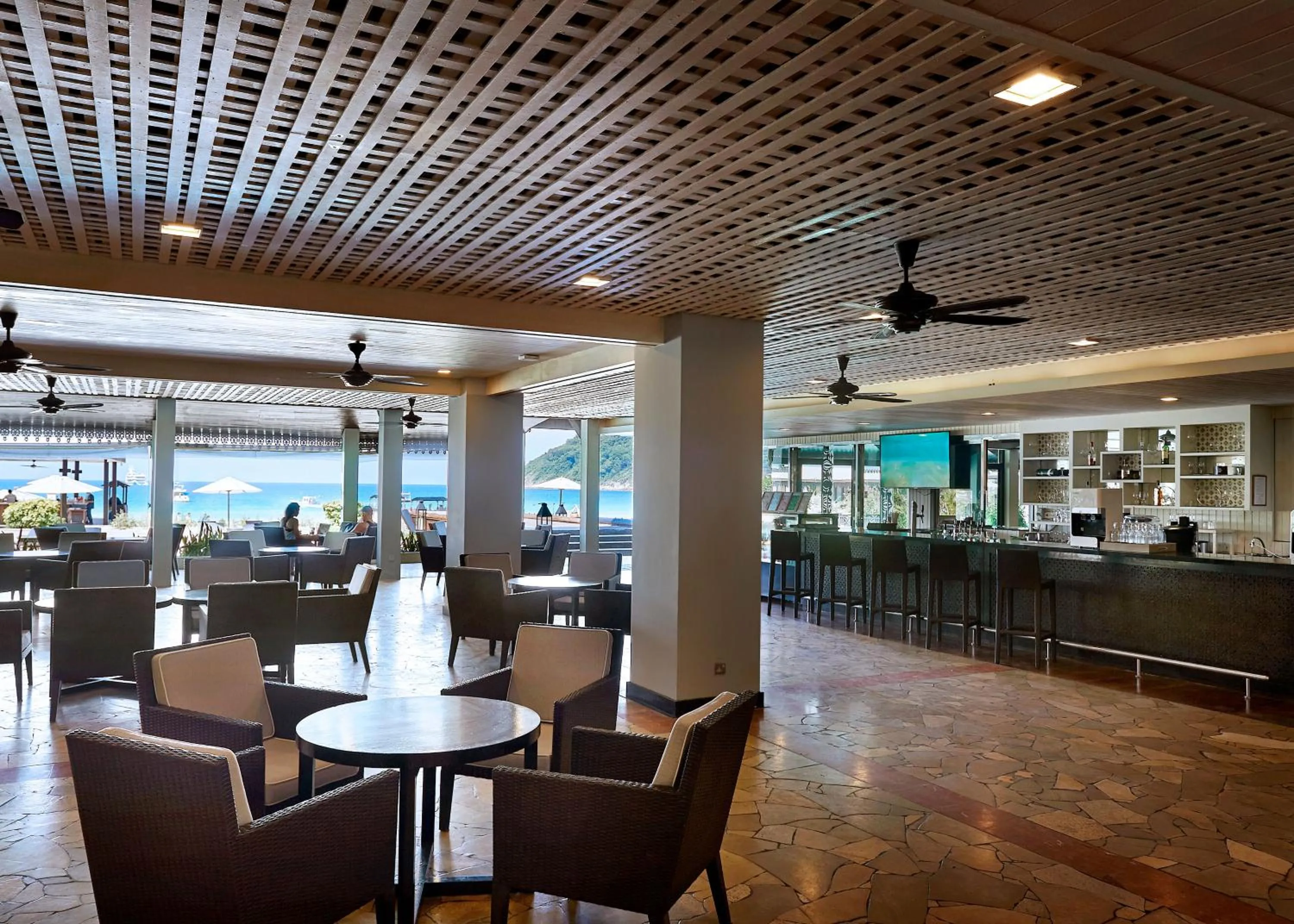 Lounge or bar in The Taaras Beach & Spa Resort