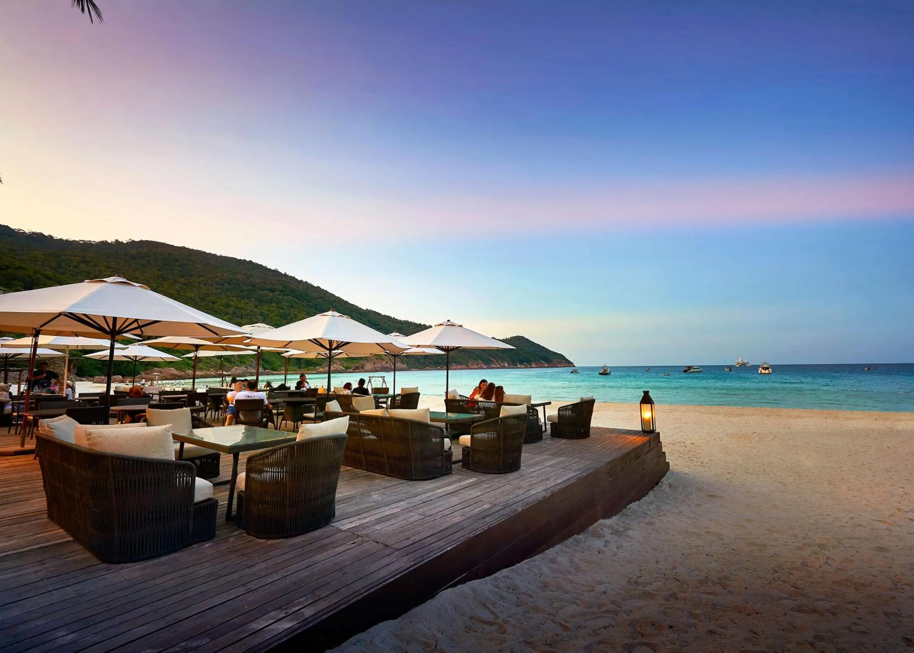 Lounge or bar in The Taaras Beach & Spa Resort