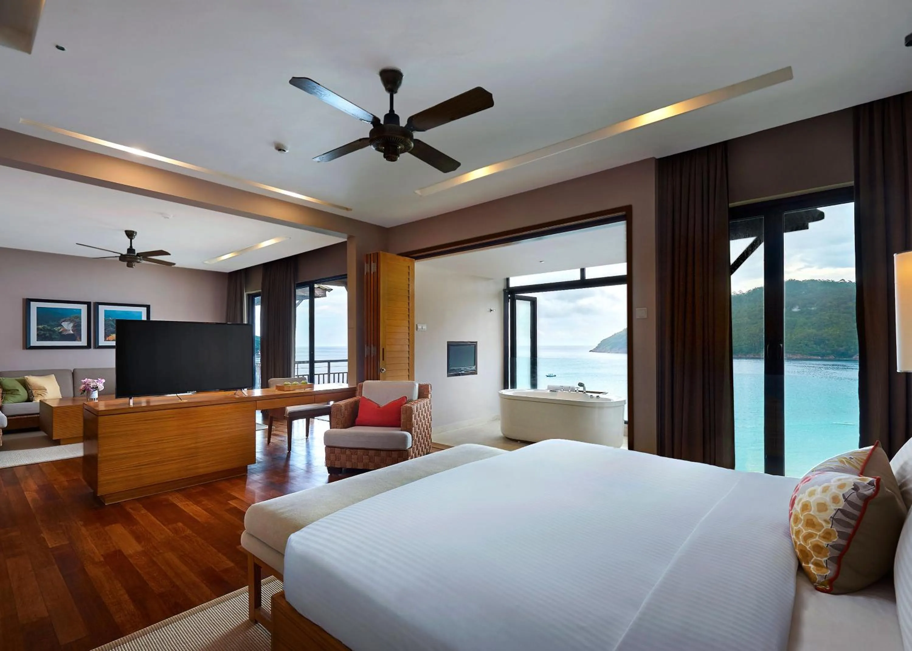Bed in The Taaras Beach & Spa Resort