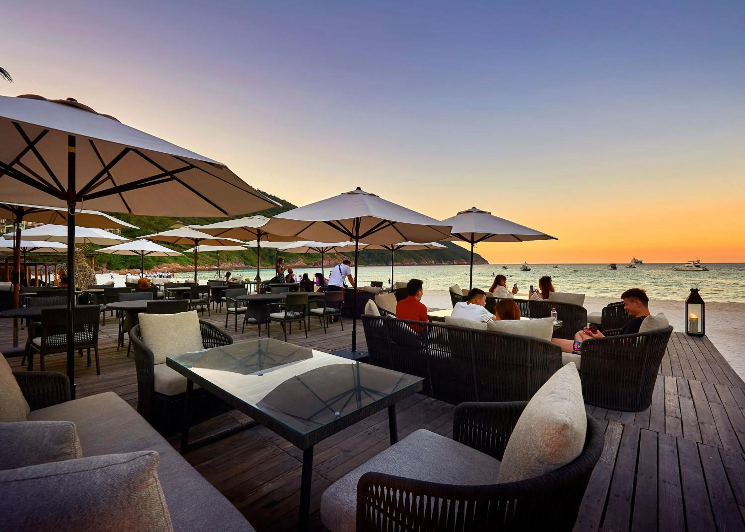 Lounge or bar in The Taaras Beach & Spa Resort