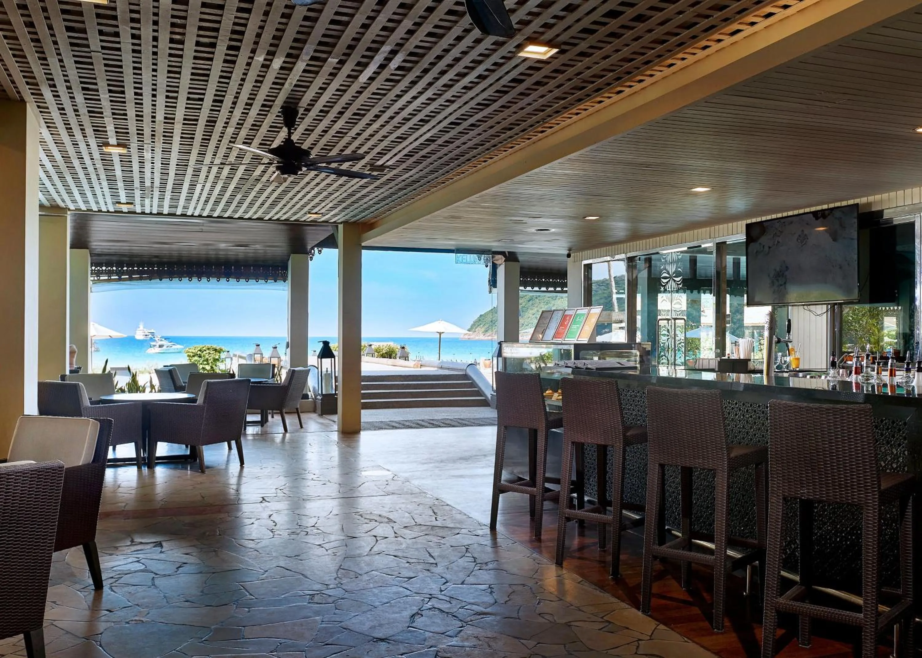 Lounge or bar in The Taaras Beach & Spa Resort