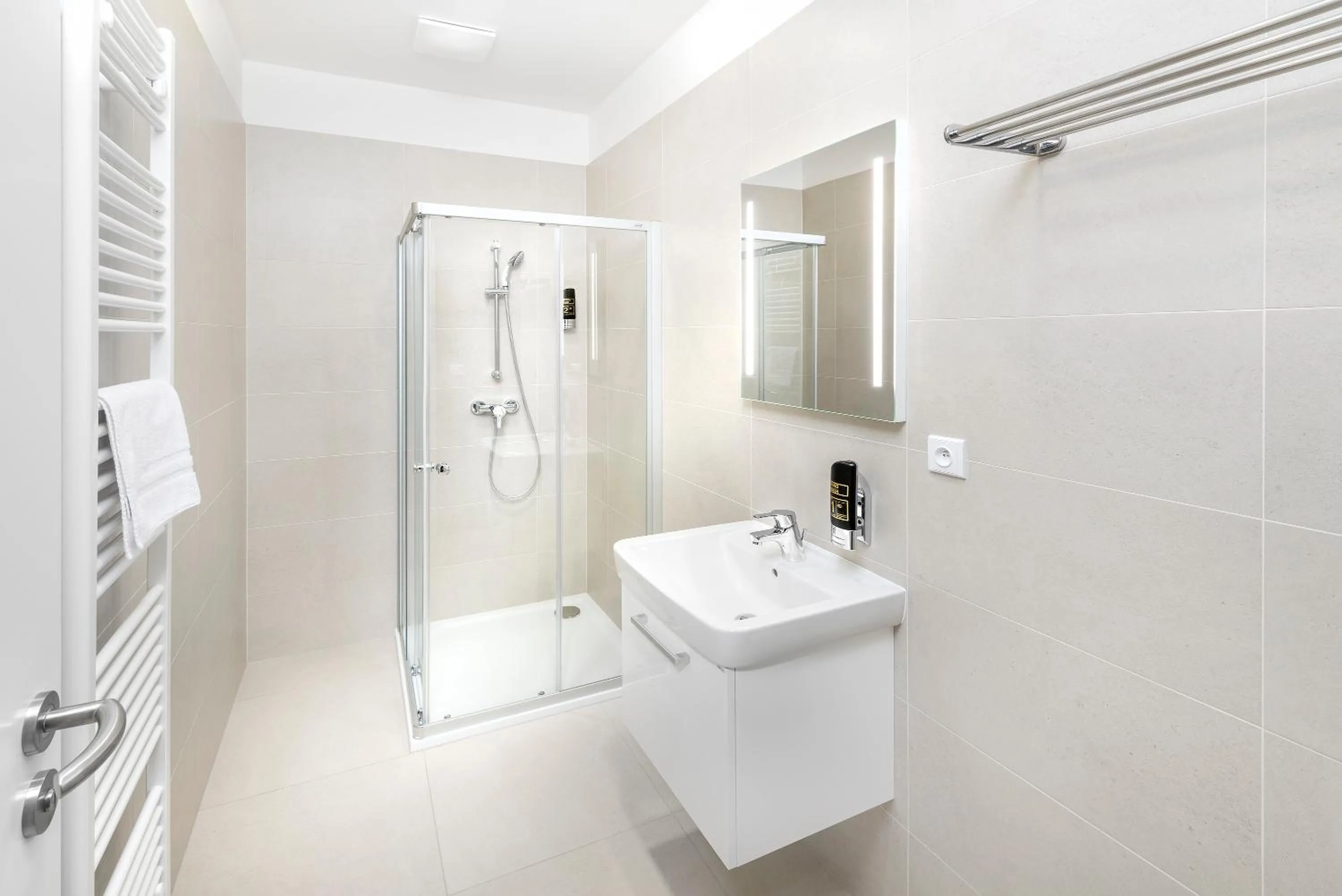 Shower in DownTown Suites Belohorska