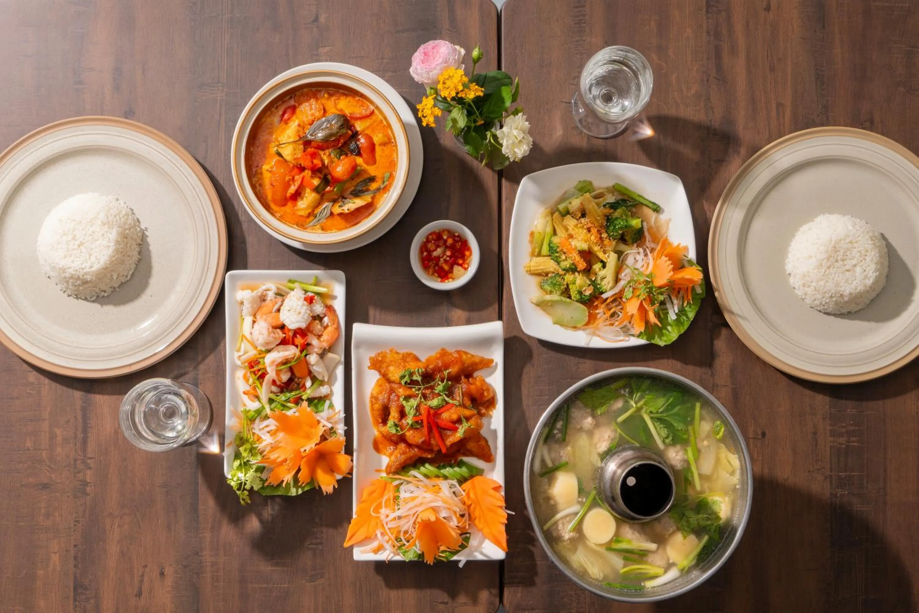 Food and drinks in Comsaed River Kwai Resort