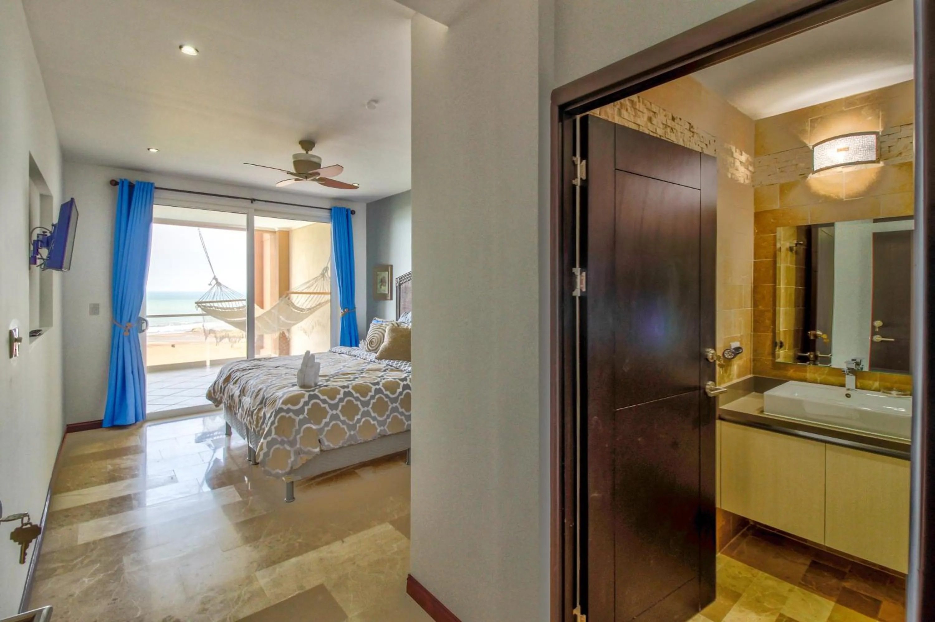 Bed in Breakwater Point 602