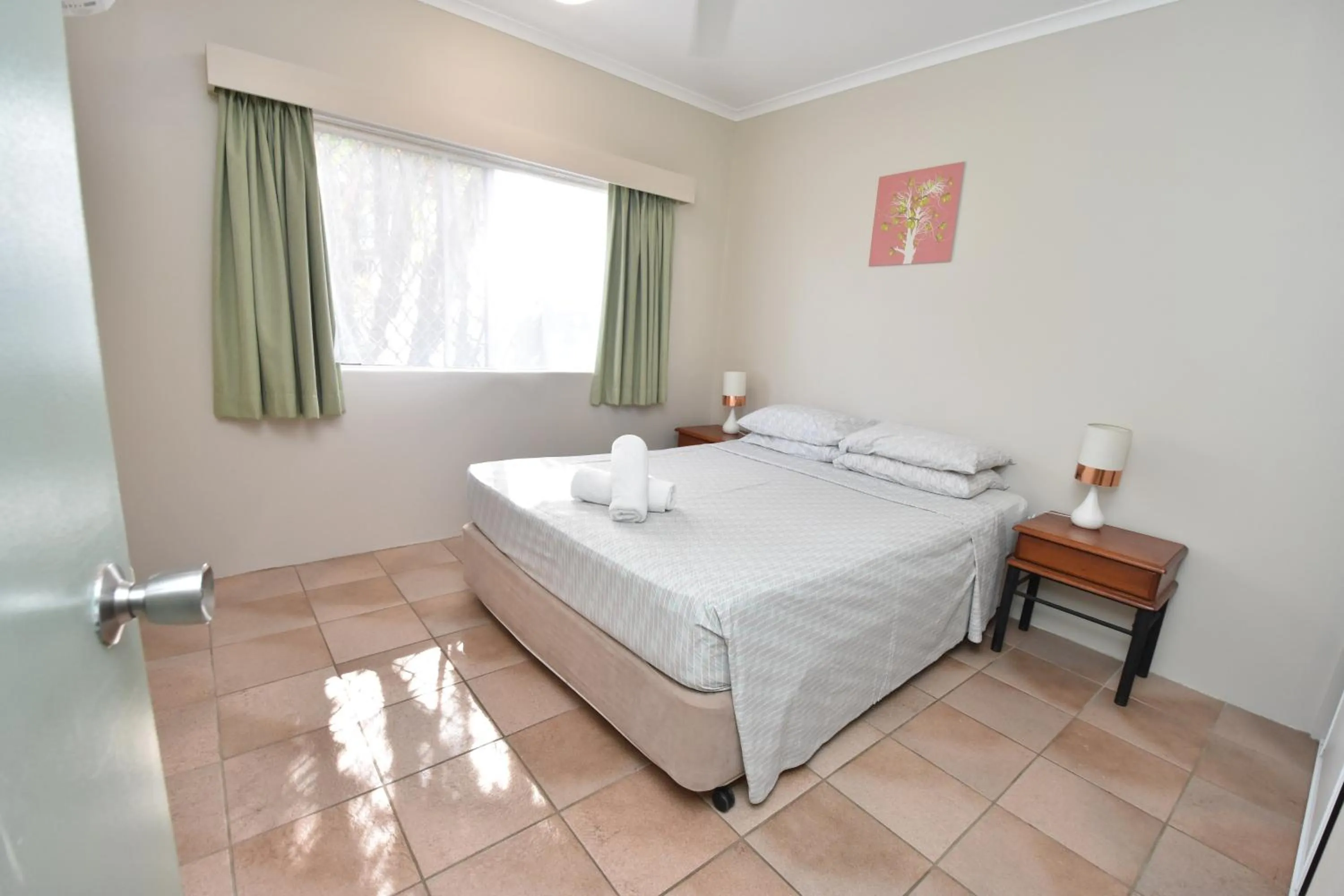 Bed in Tradewinds McLeod Holiday Apartments