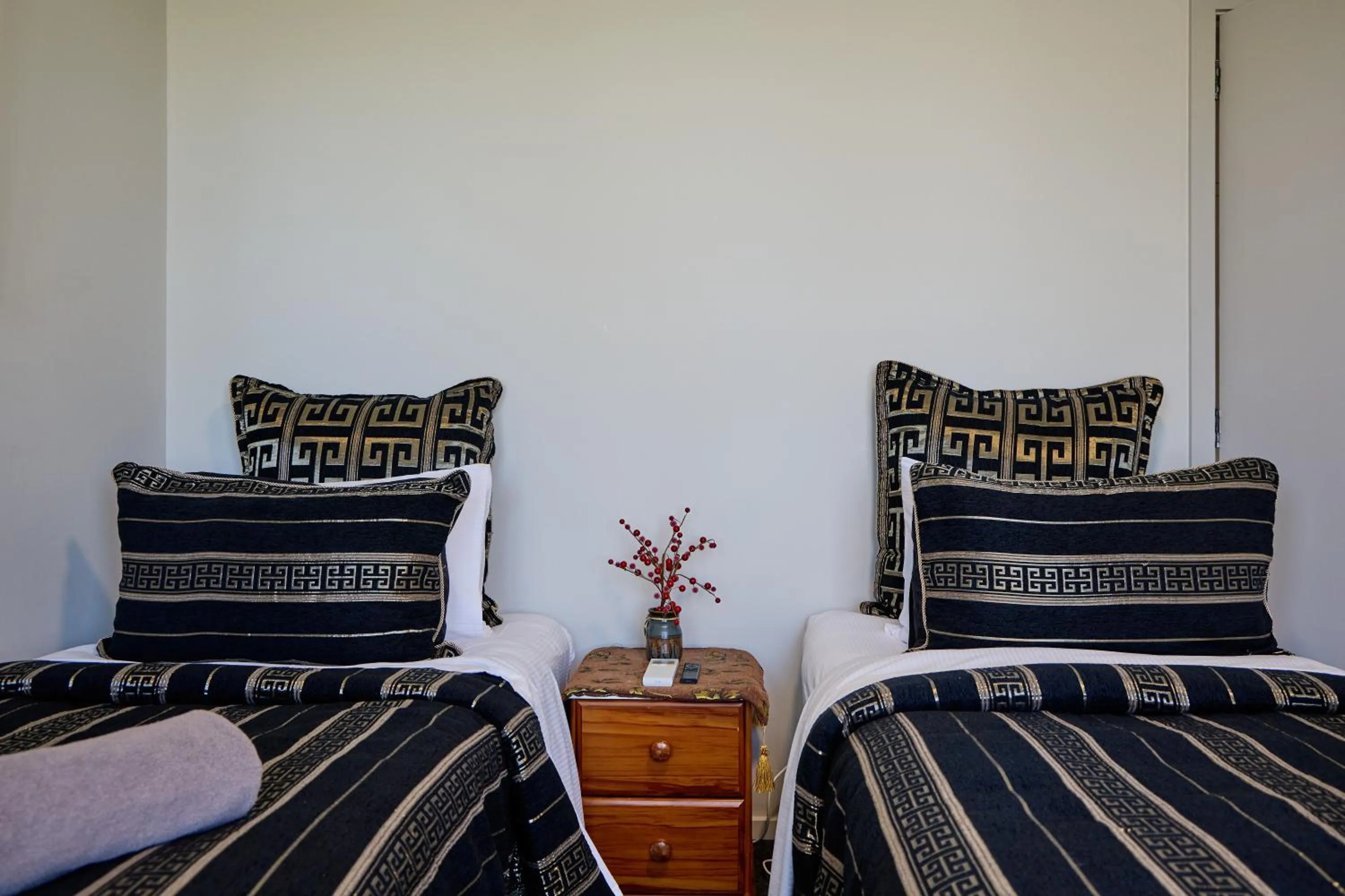 Bed in Willowbank Motel