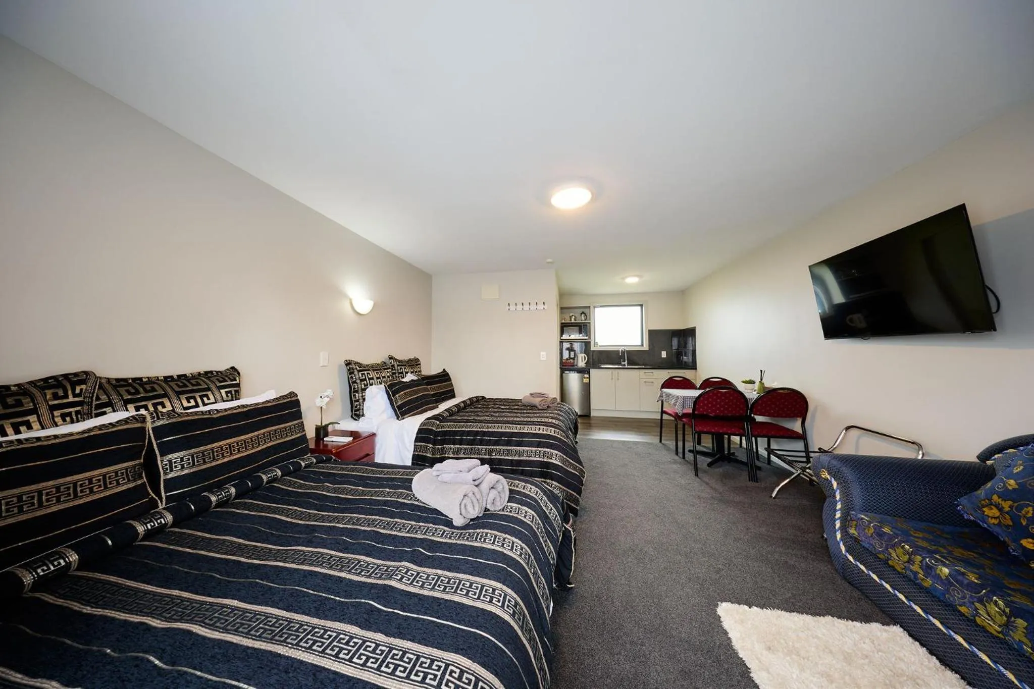 Bed in Willowbank Motel