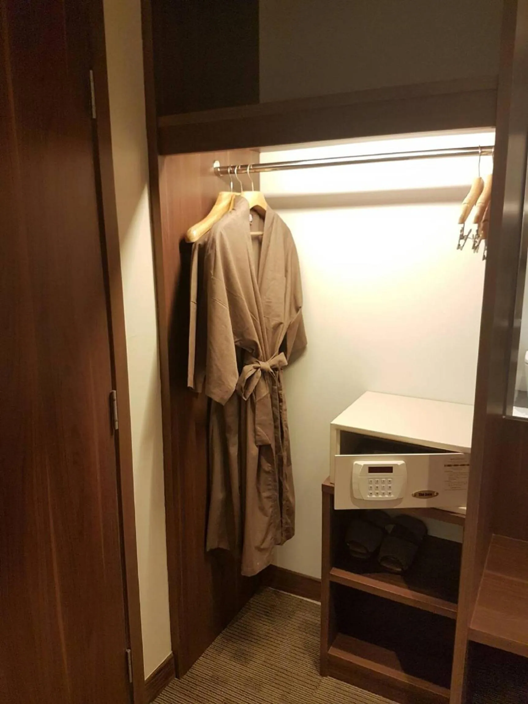 Bedroom in Louis Tavern Hotel