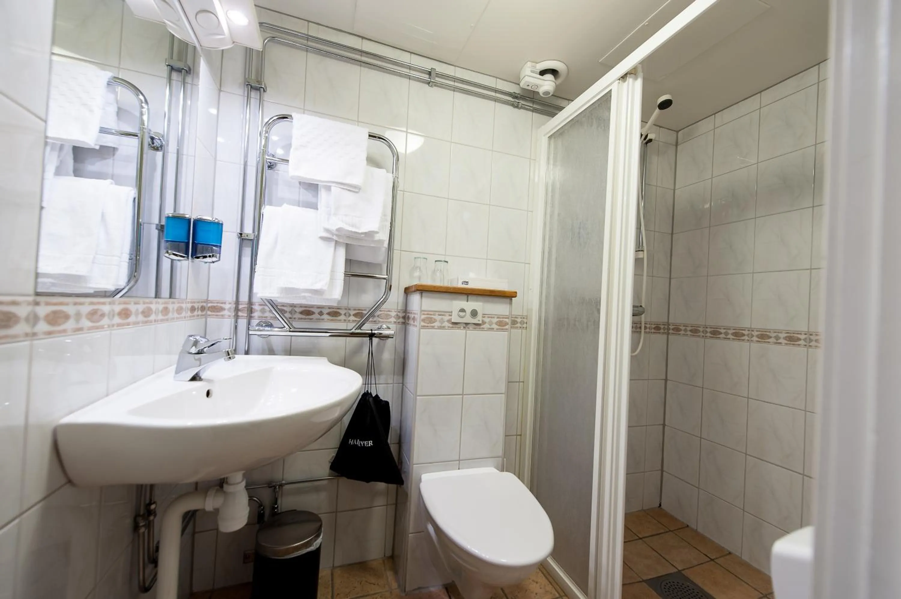 Shower in Frimurarehotellet; Sure Hotel Collection by Best Western
