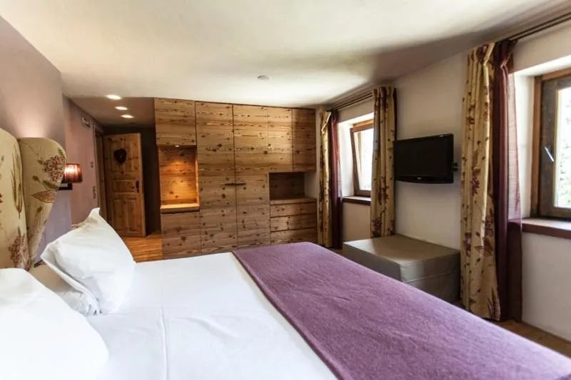 Bed in Chalet Eden Eco Hotel, Restaurant & Wellness