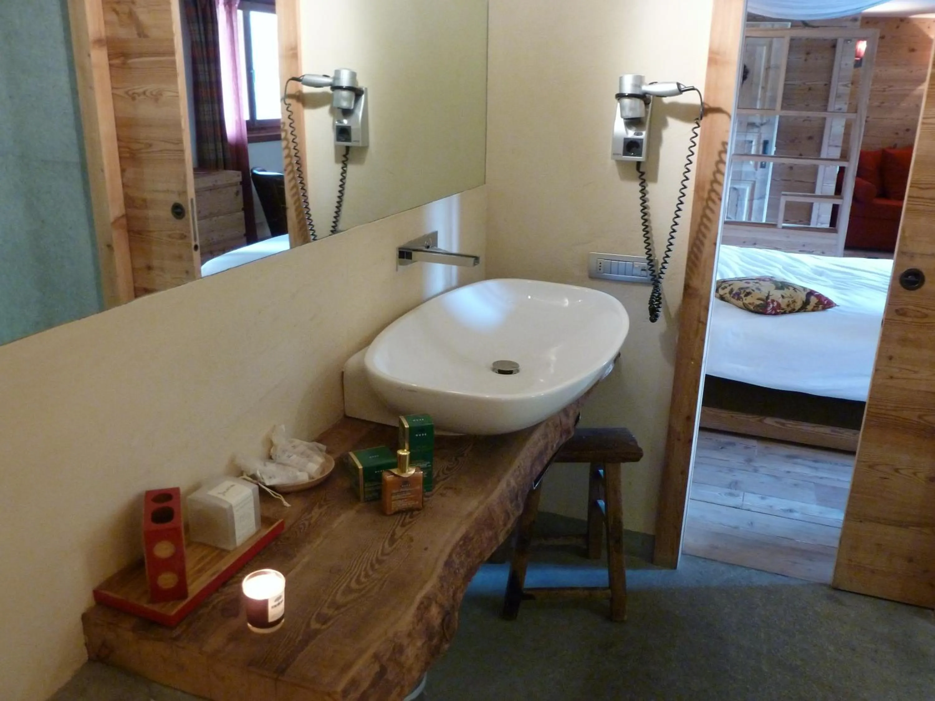 Bathroom, Bed in Chalet Eden Eco Hotel, Restaurant & Wellness
