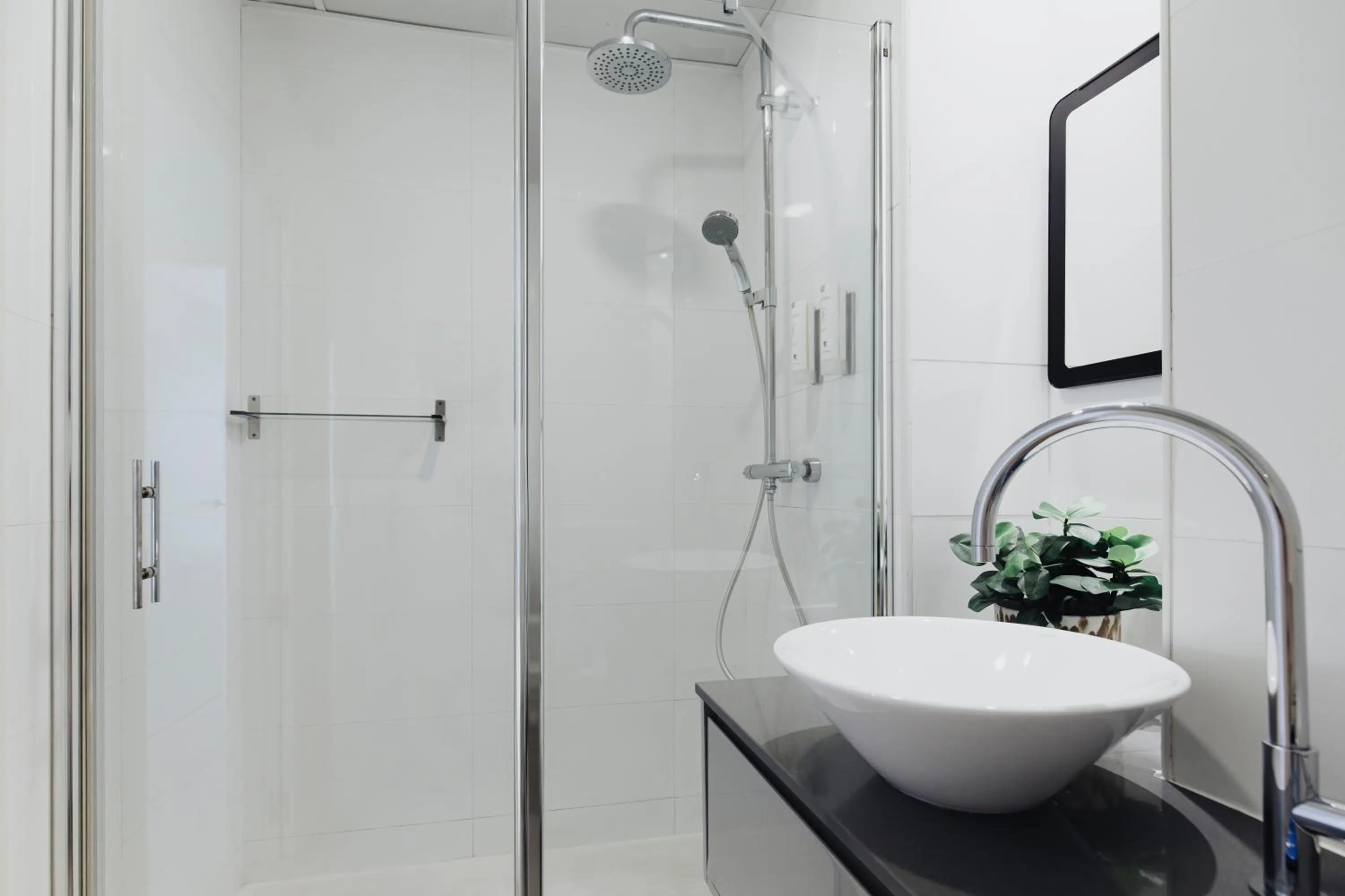 Shower in Aspasios Atocha Apartments