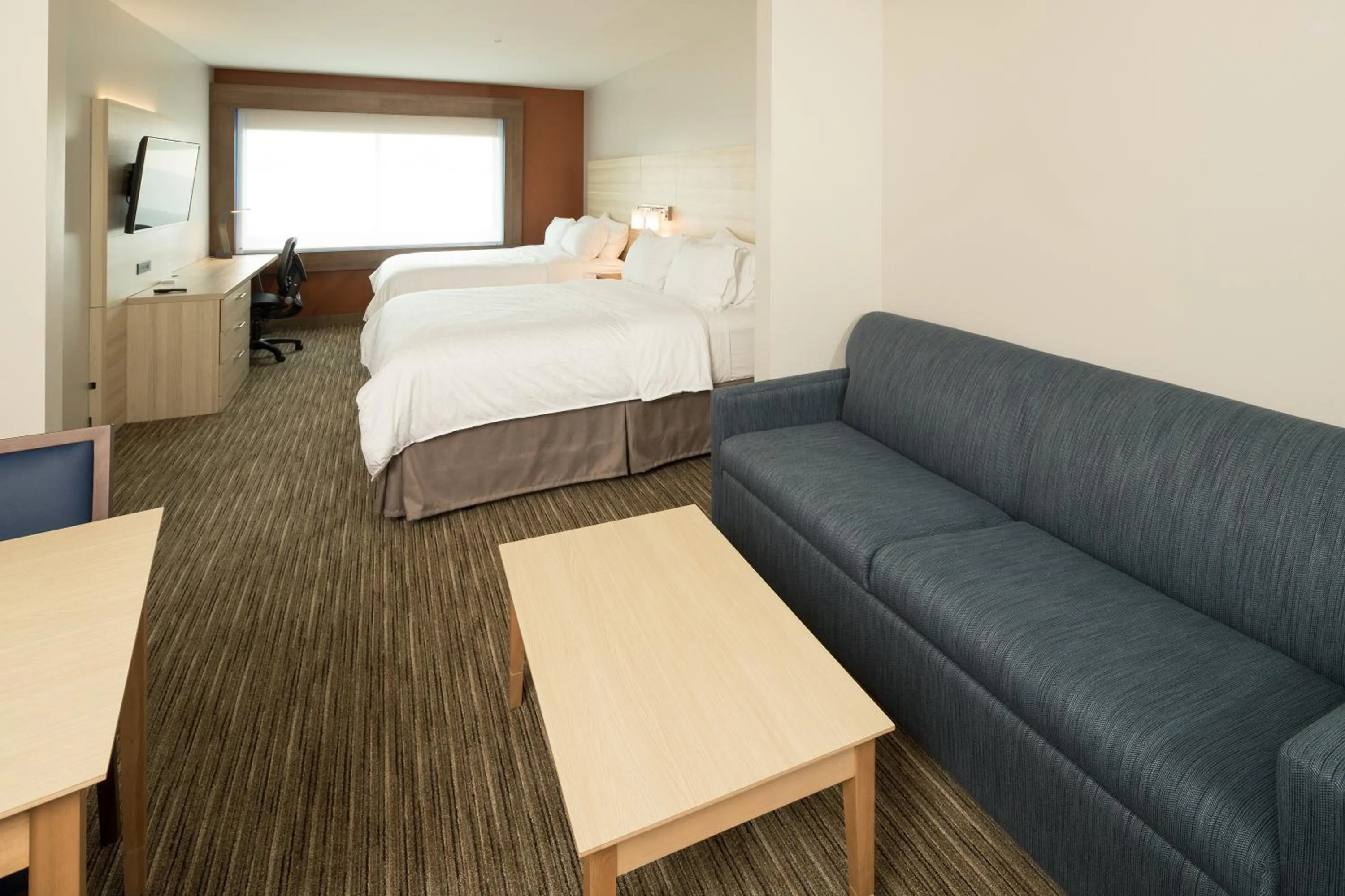 Photo of the whole room, Bed in Holiday Inn Express & Suites - Gaylord by IHG
