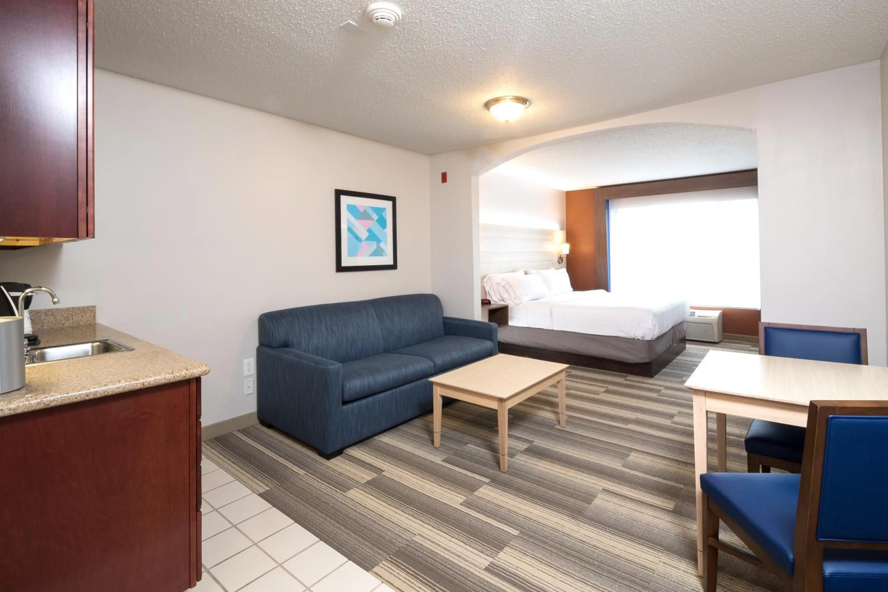 Photo of the whole room in Holiday Inn Express & Suites - Gaylord by IHG