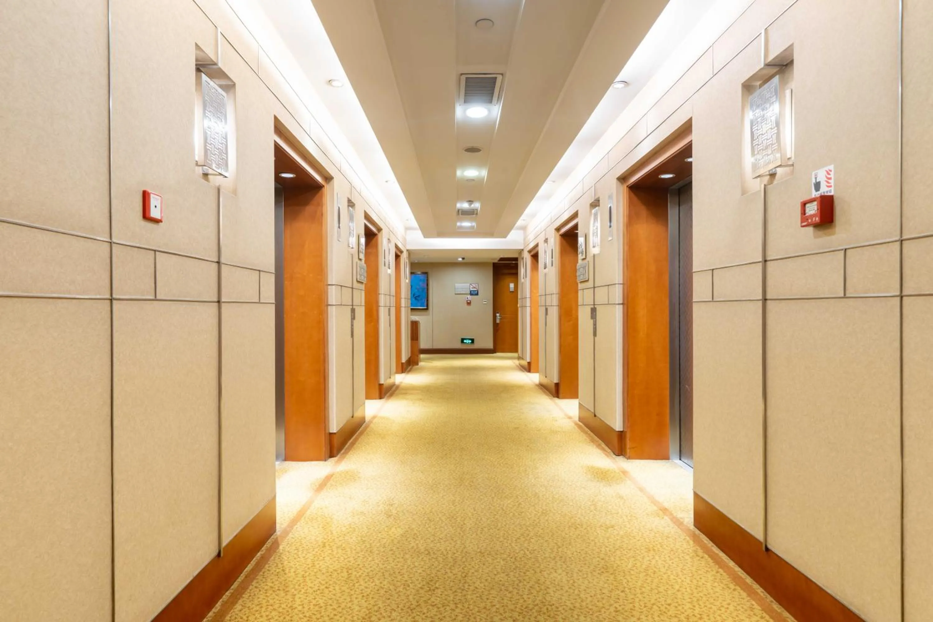 elevator in Dekin Hotel Chongqing Jiefangbei