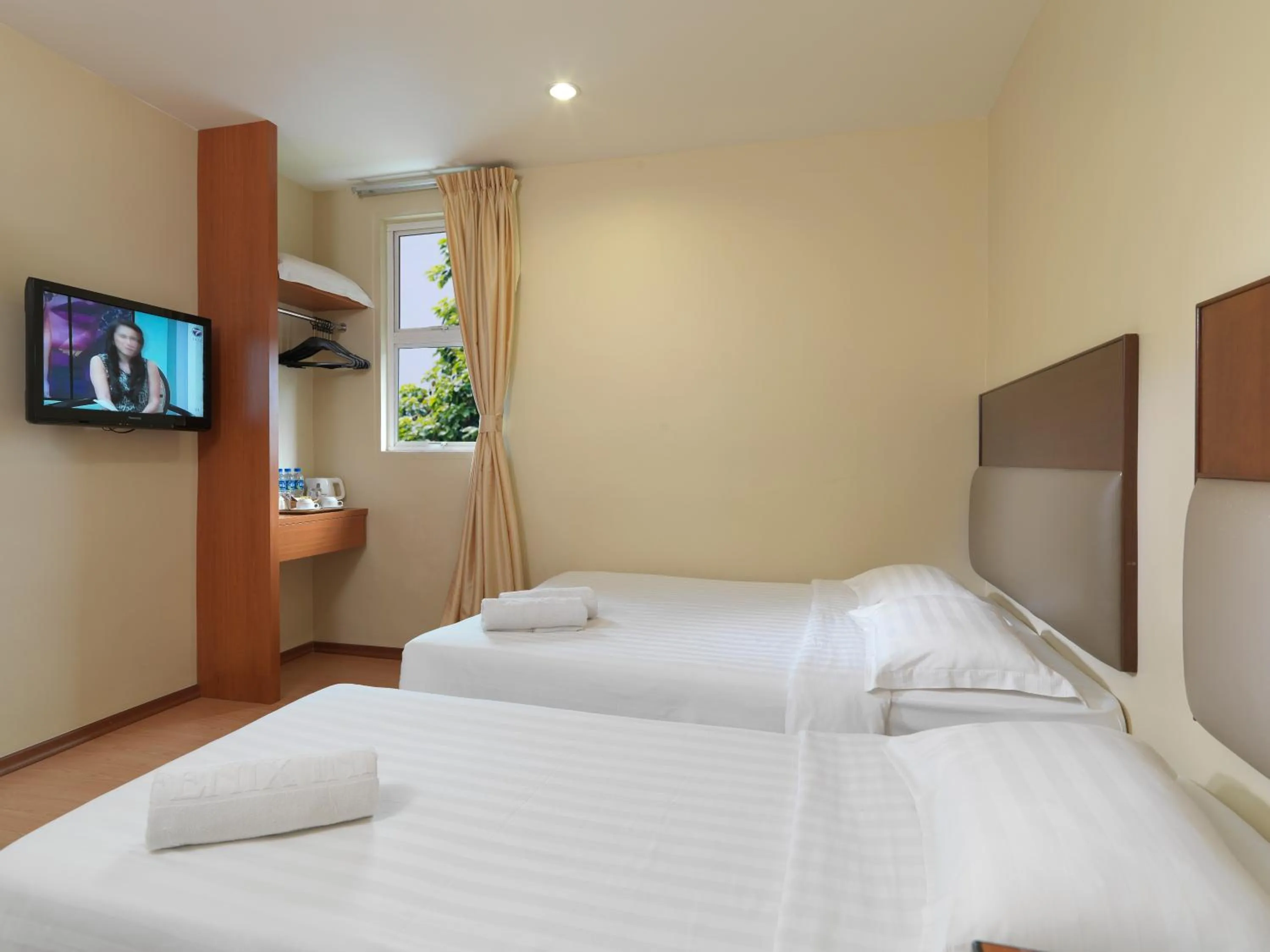 Bedroom, Bed in Fenix Inn