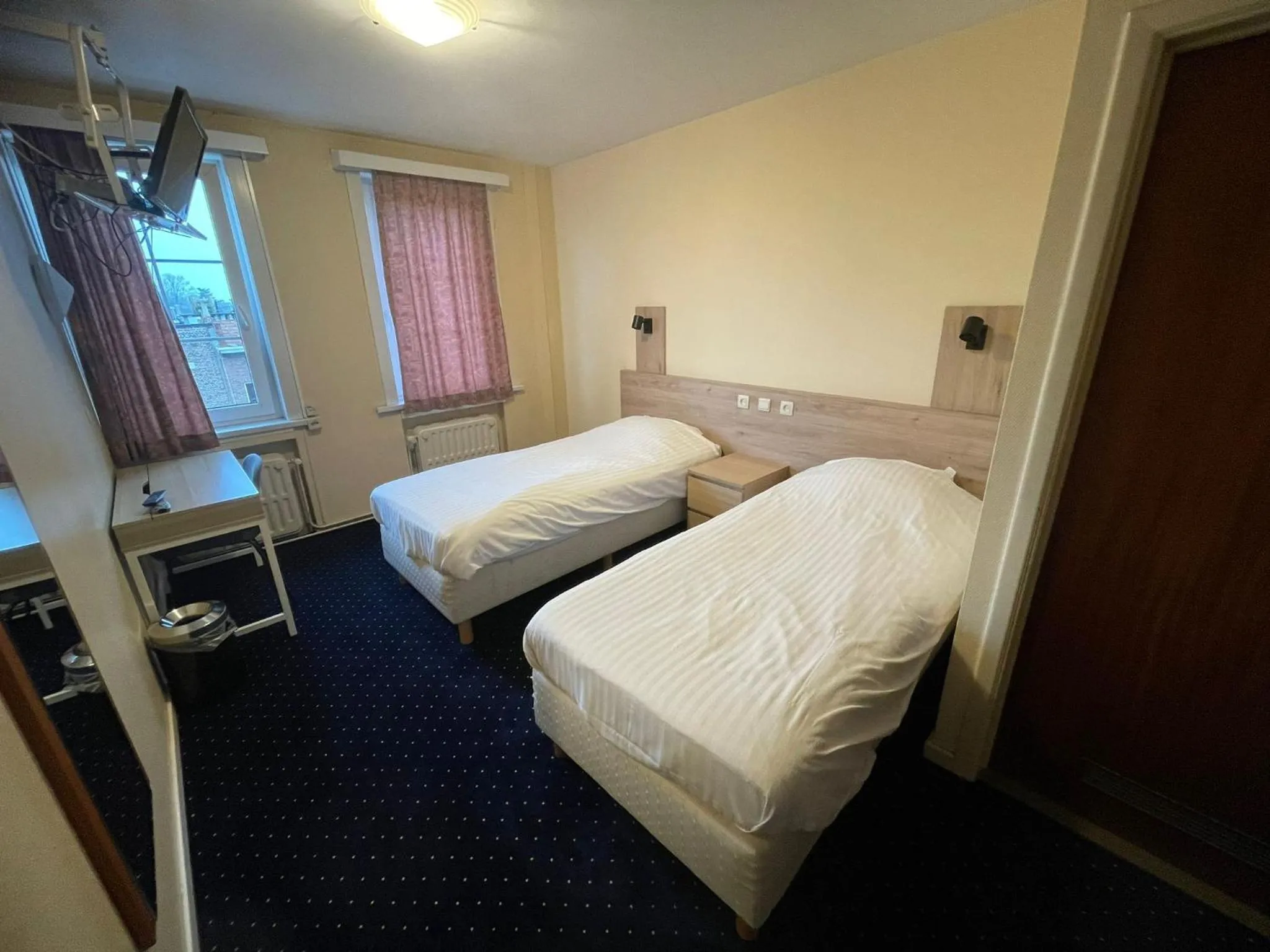 Bed in Hotel Bristol Internationaal