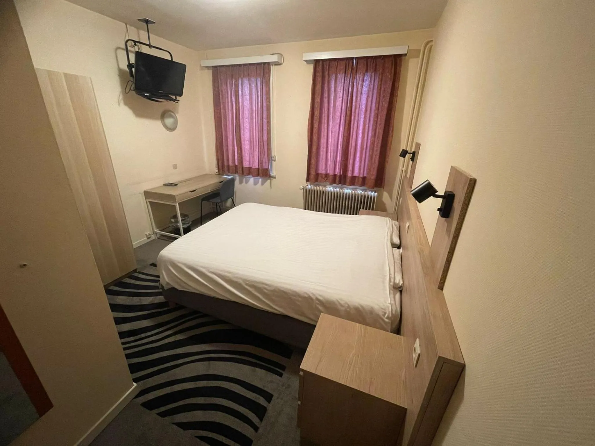 TV and multimedia, Bed in Hotel Bristol Internationaal