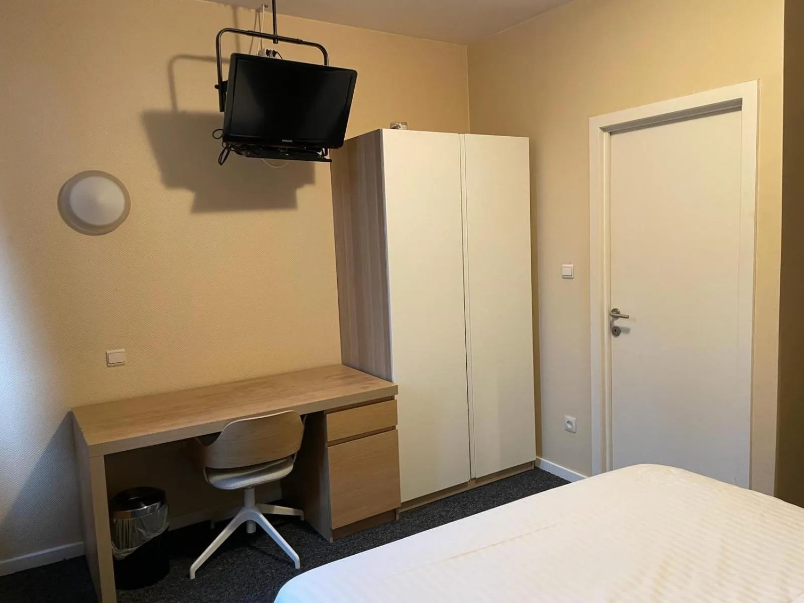 TV and multimedia, Bed in Hotel Bristol Internationaal