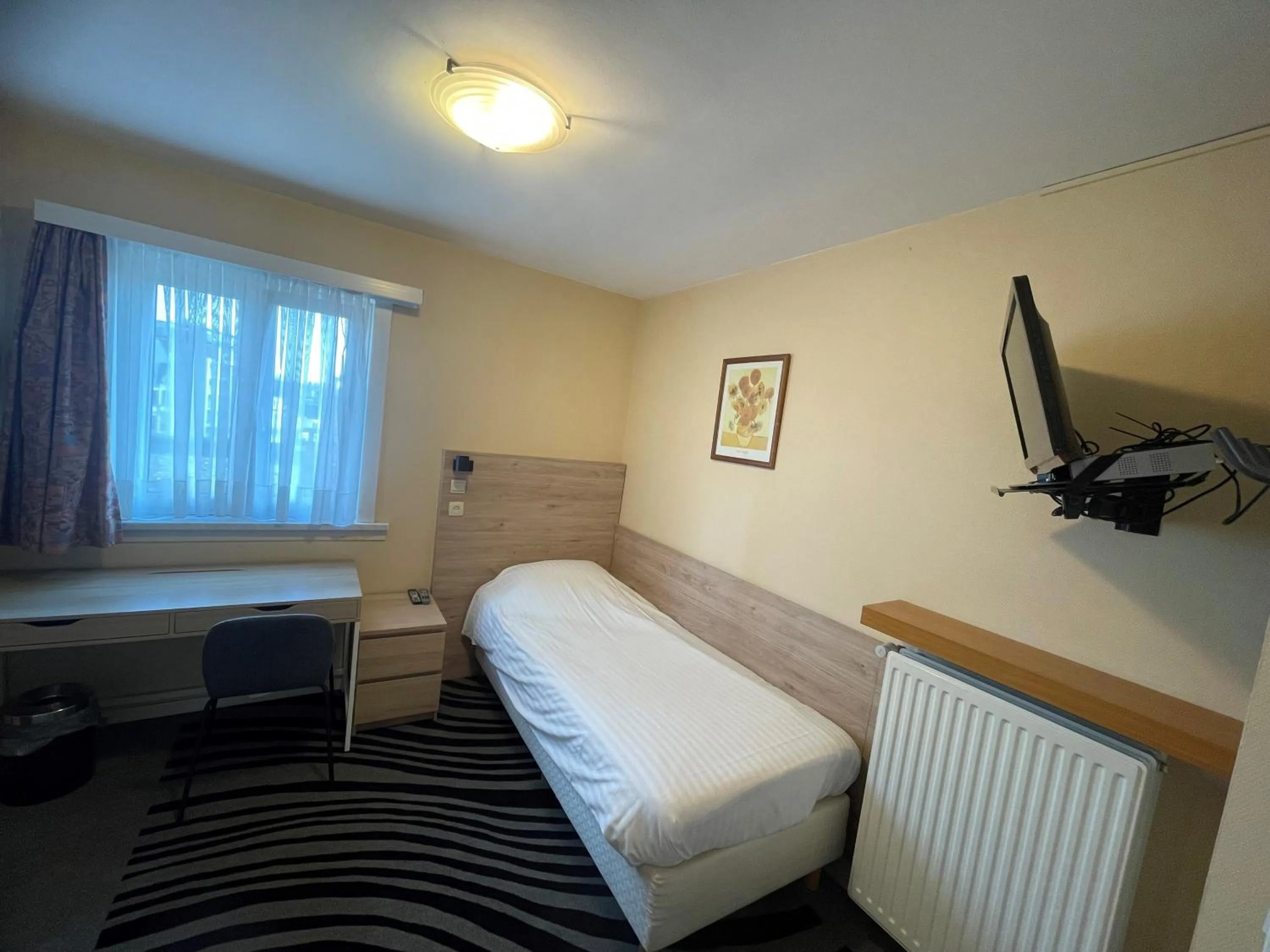 Bed in Hotel Bristol Internationaal