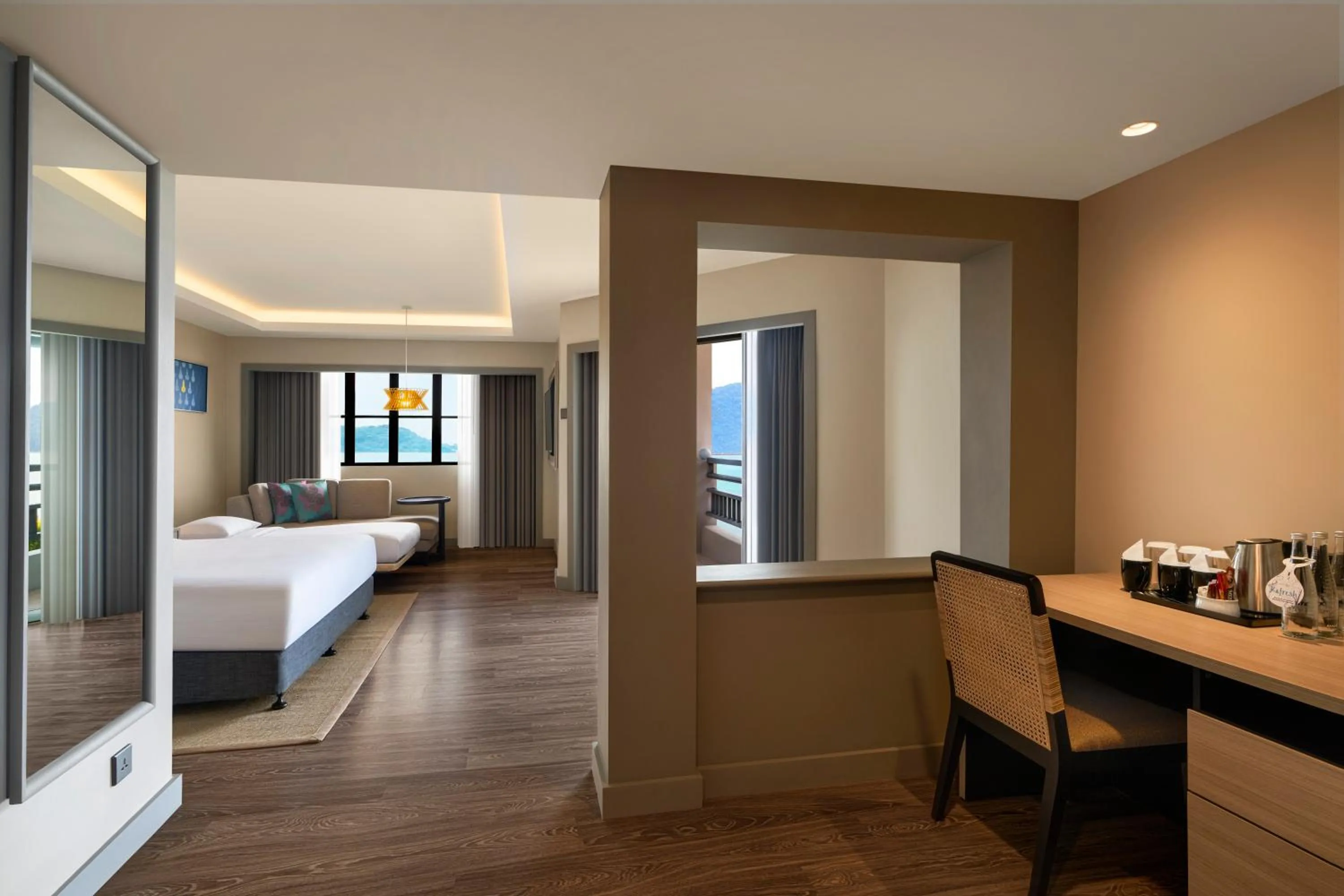Bedroom, Bed in DoubleTree by Hilton Damai Laut